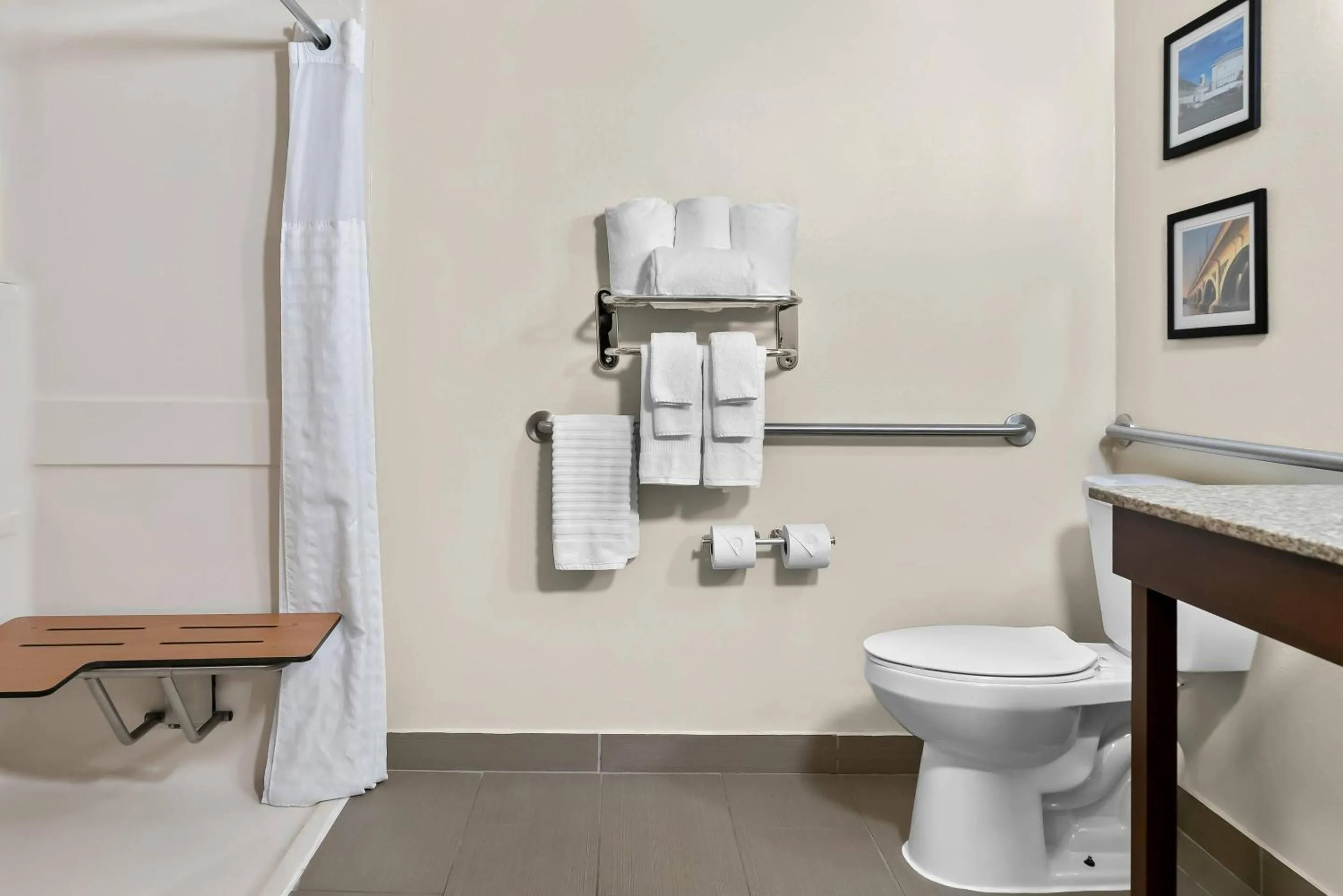 Bedroom in Comfort Inn & Suites Taylor - Detroit