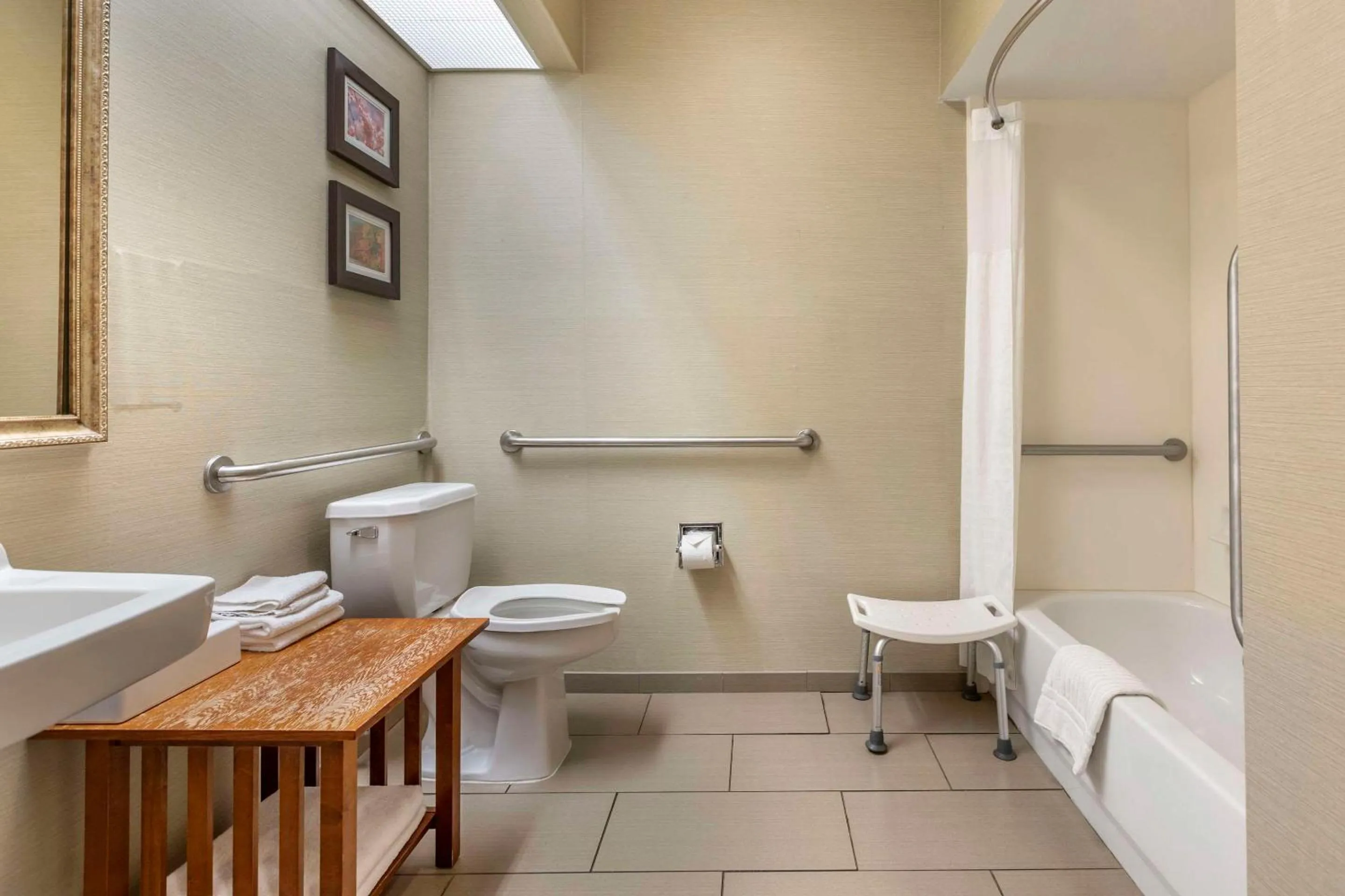 Bedroom in Comfort Inn Charlotte