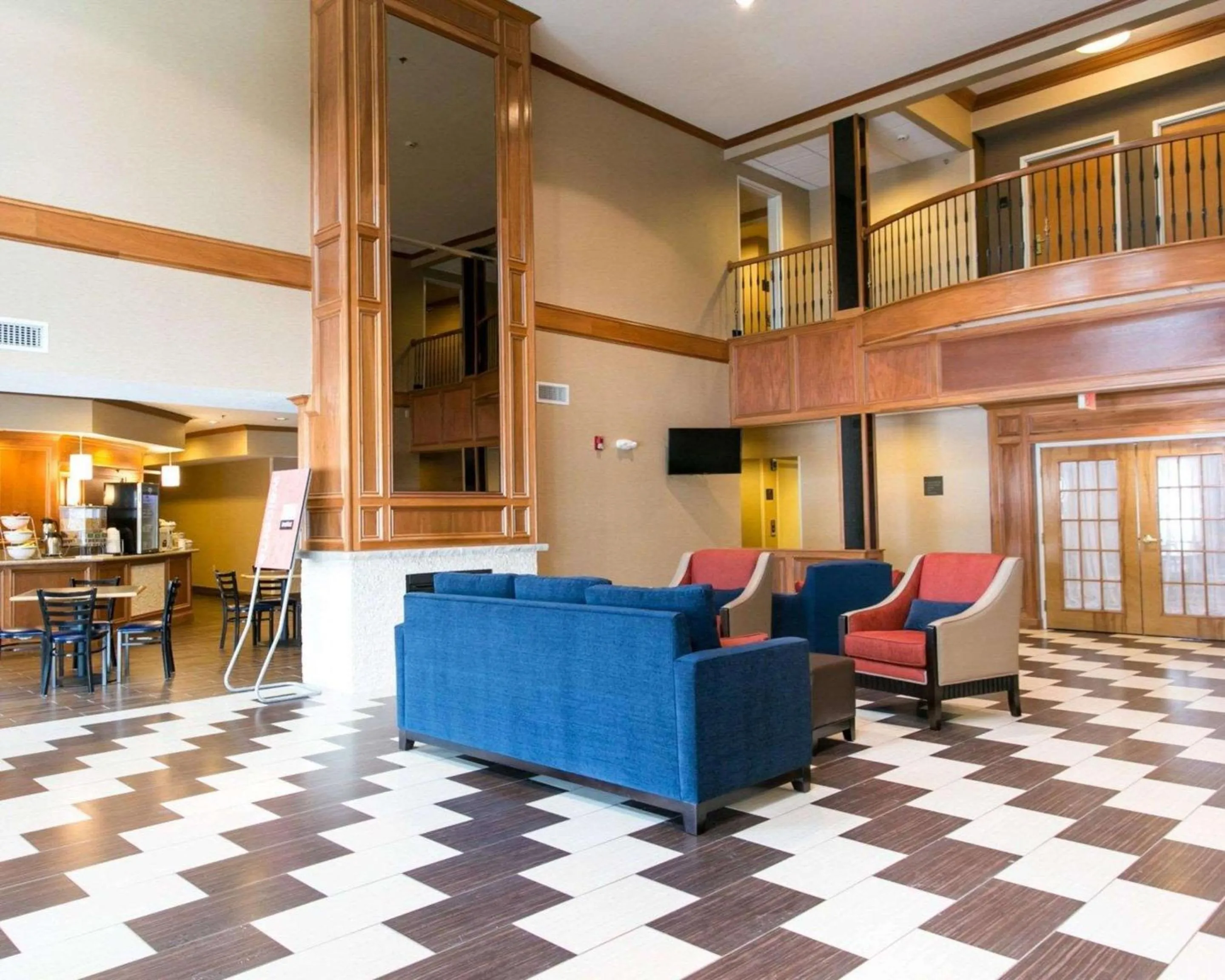 Lobby or reception in Comfort Suites Benton Harbor - St Joseph