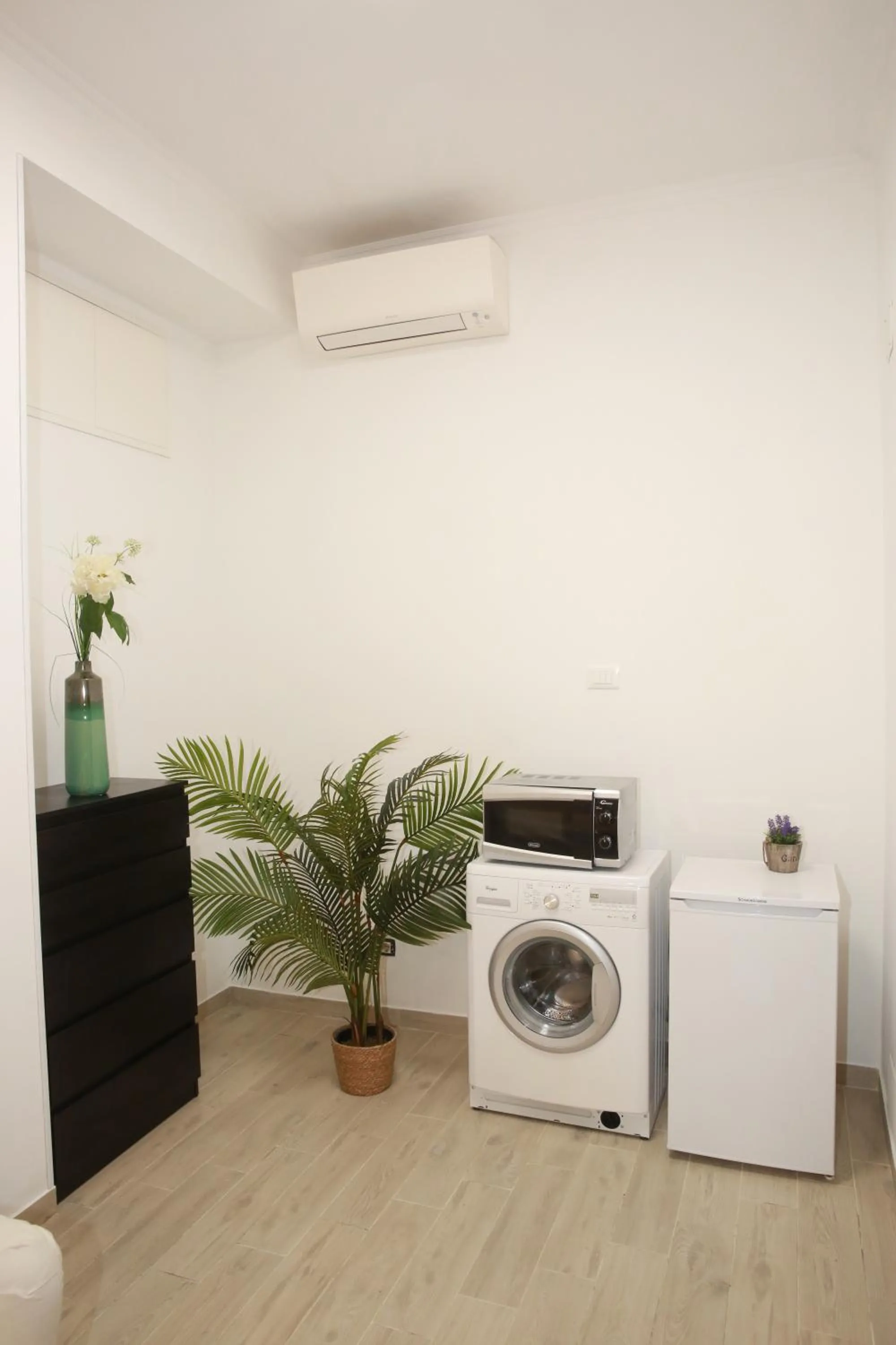 Communal kitchen in Unique luxury apartment and rooms