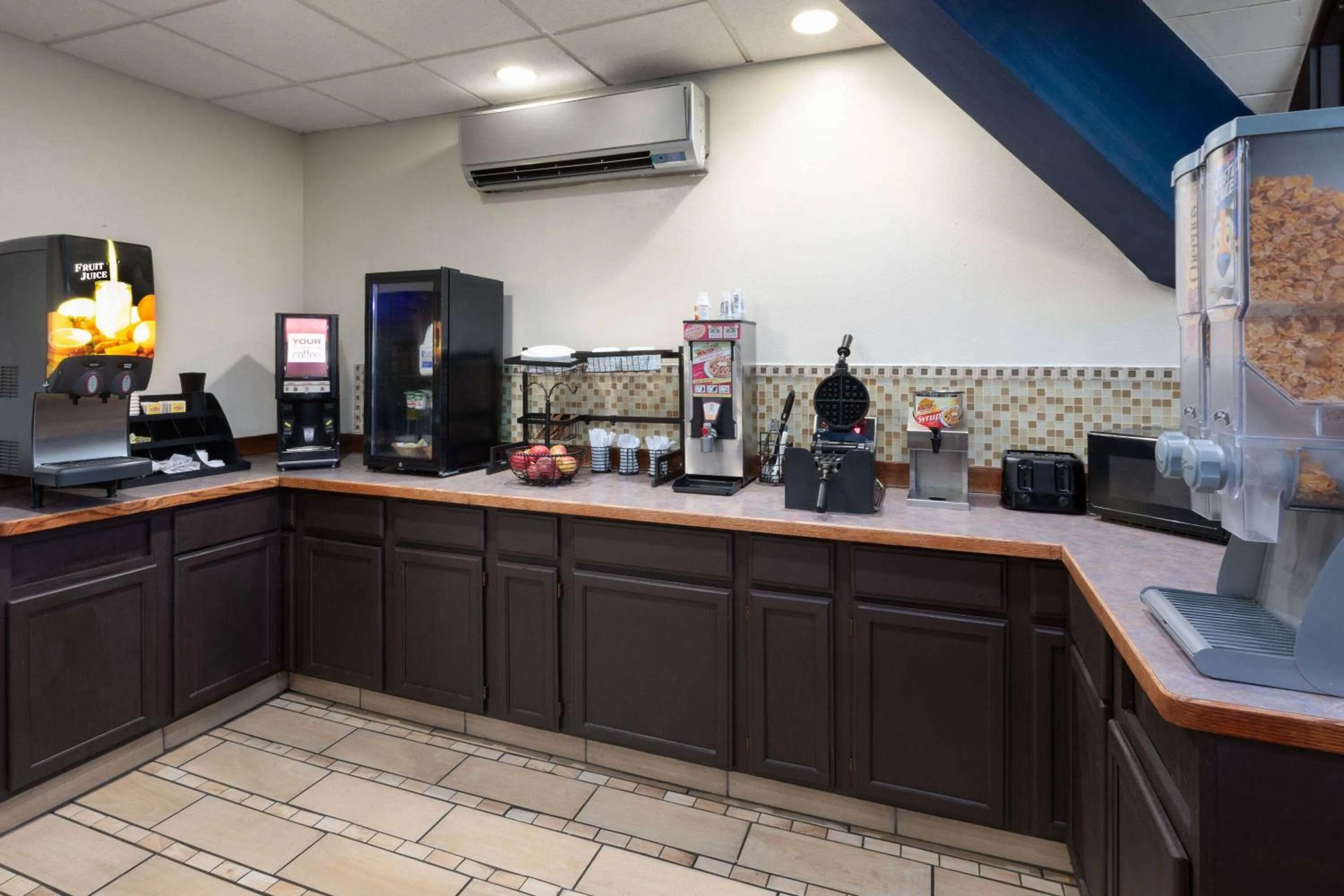 Breakfast in Baymont by Wyndham Bay City