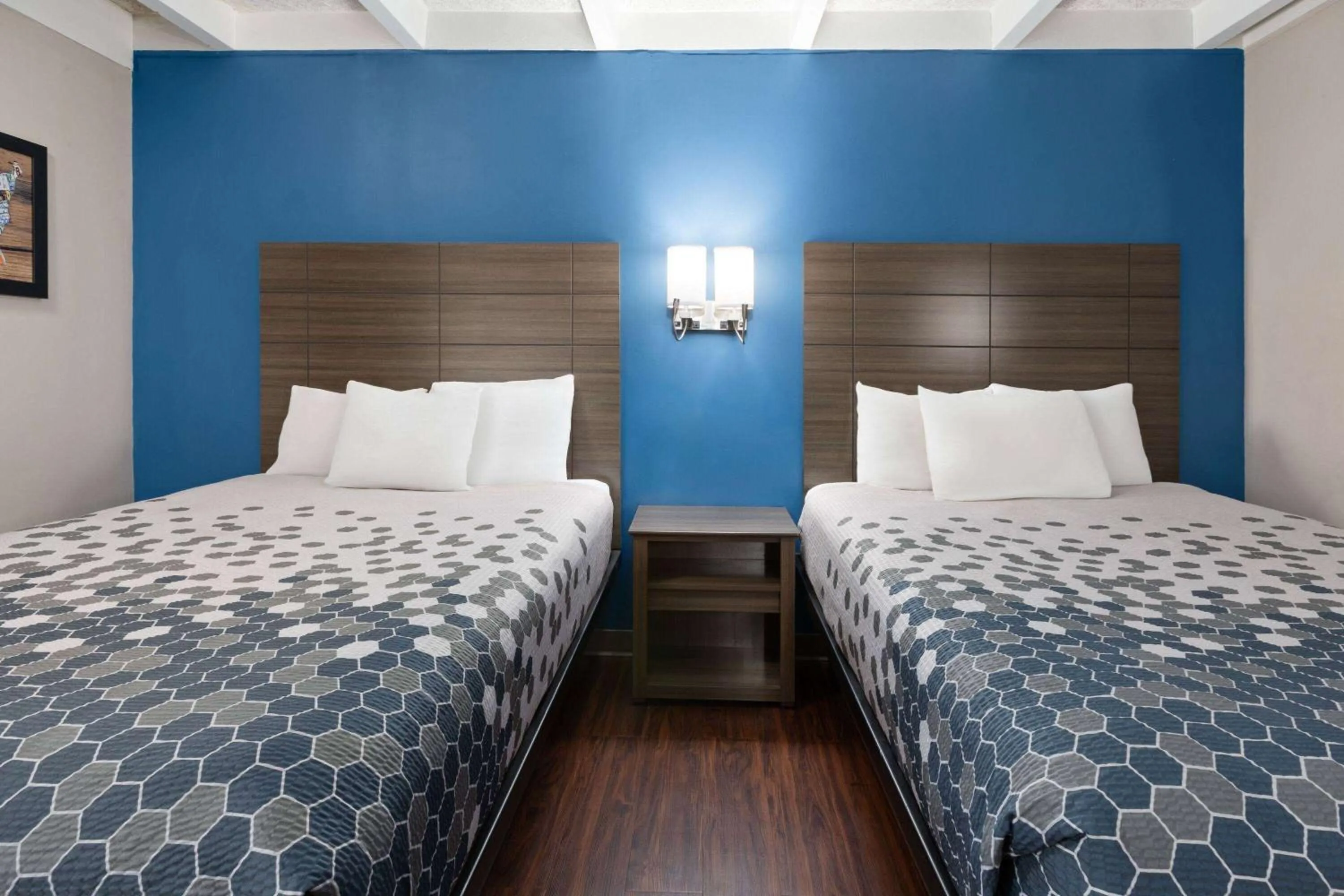 Photo of the whole room, Bed in Baymont by Wyndham Bay City