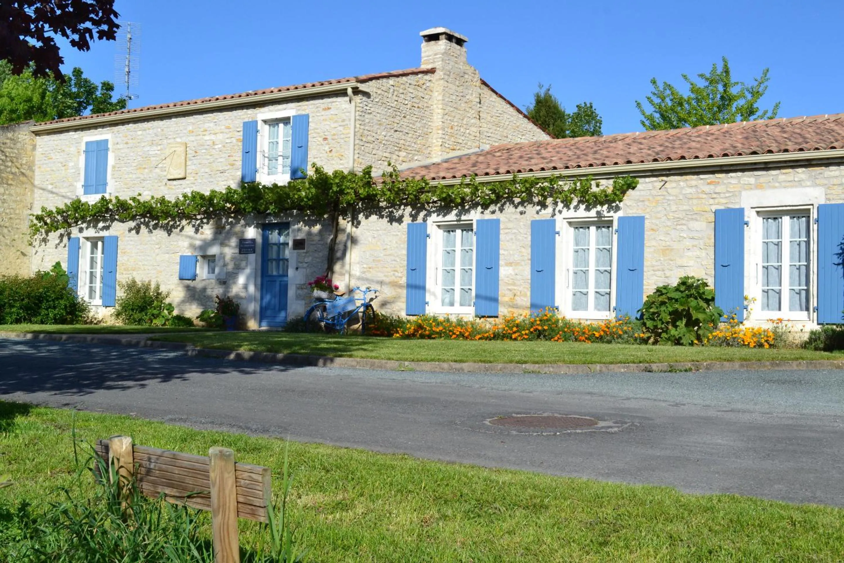 Property building in L'instant bleu
