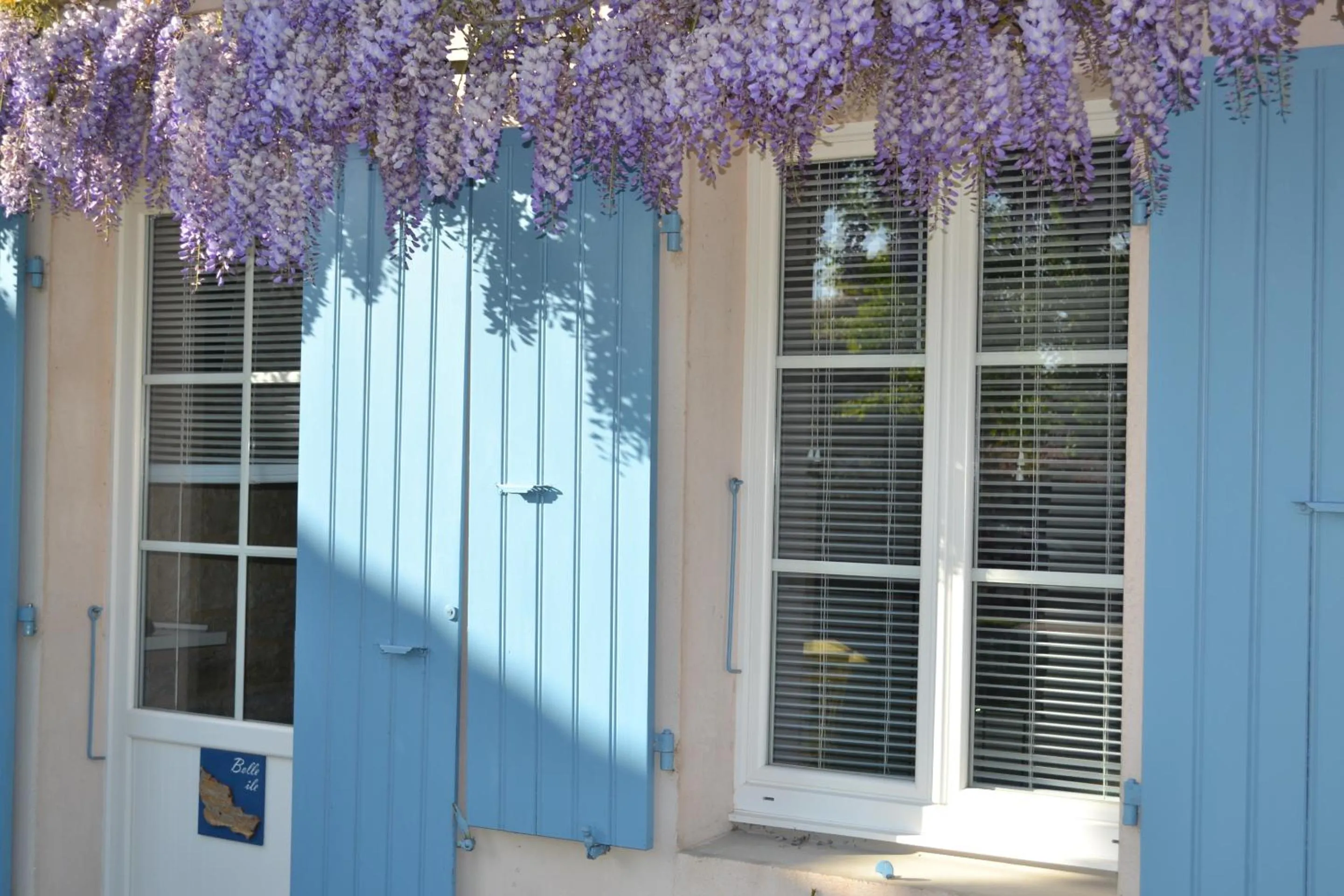Property building in L'instant bleu