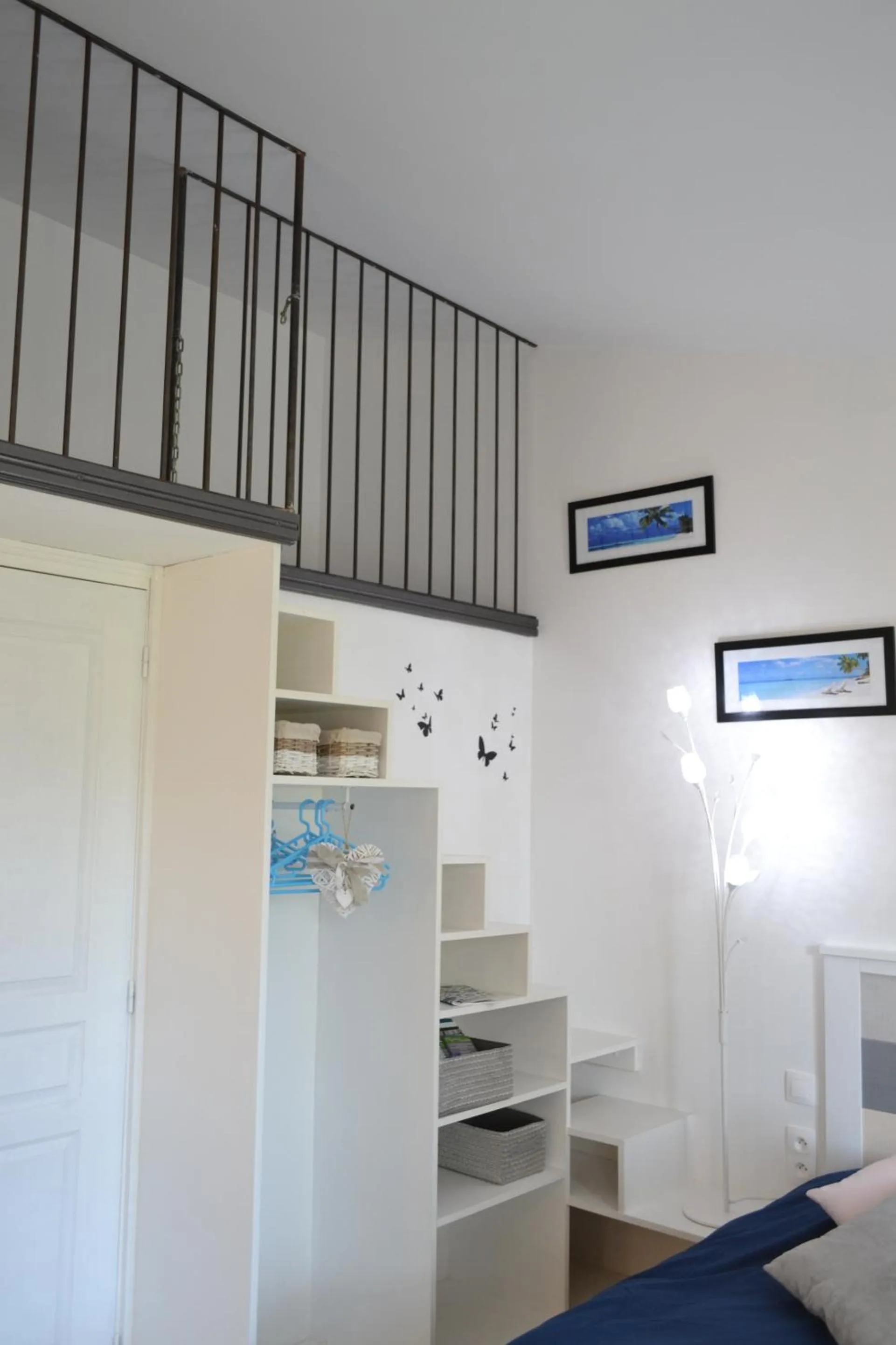 Bedroom, Bed in L'instant bleu