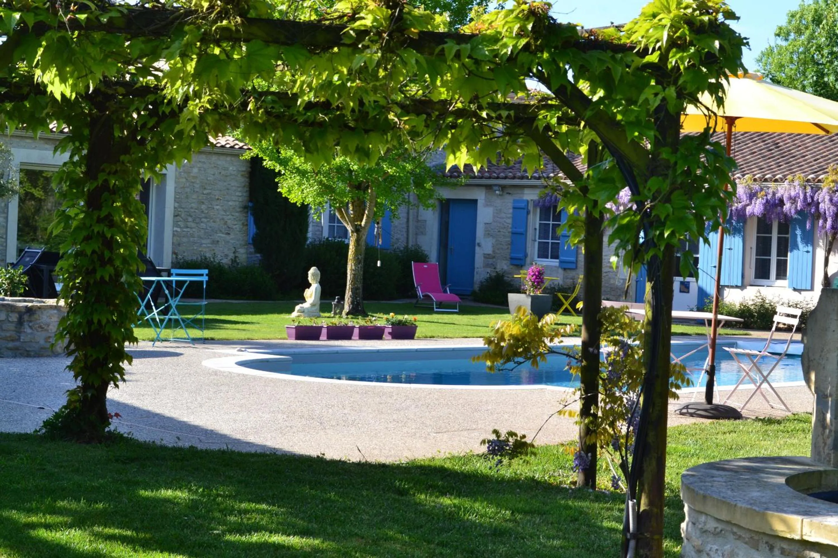 Property building in L'instant bleu