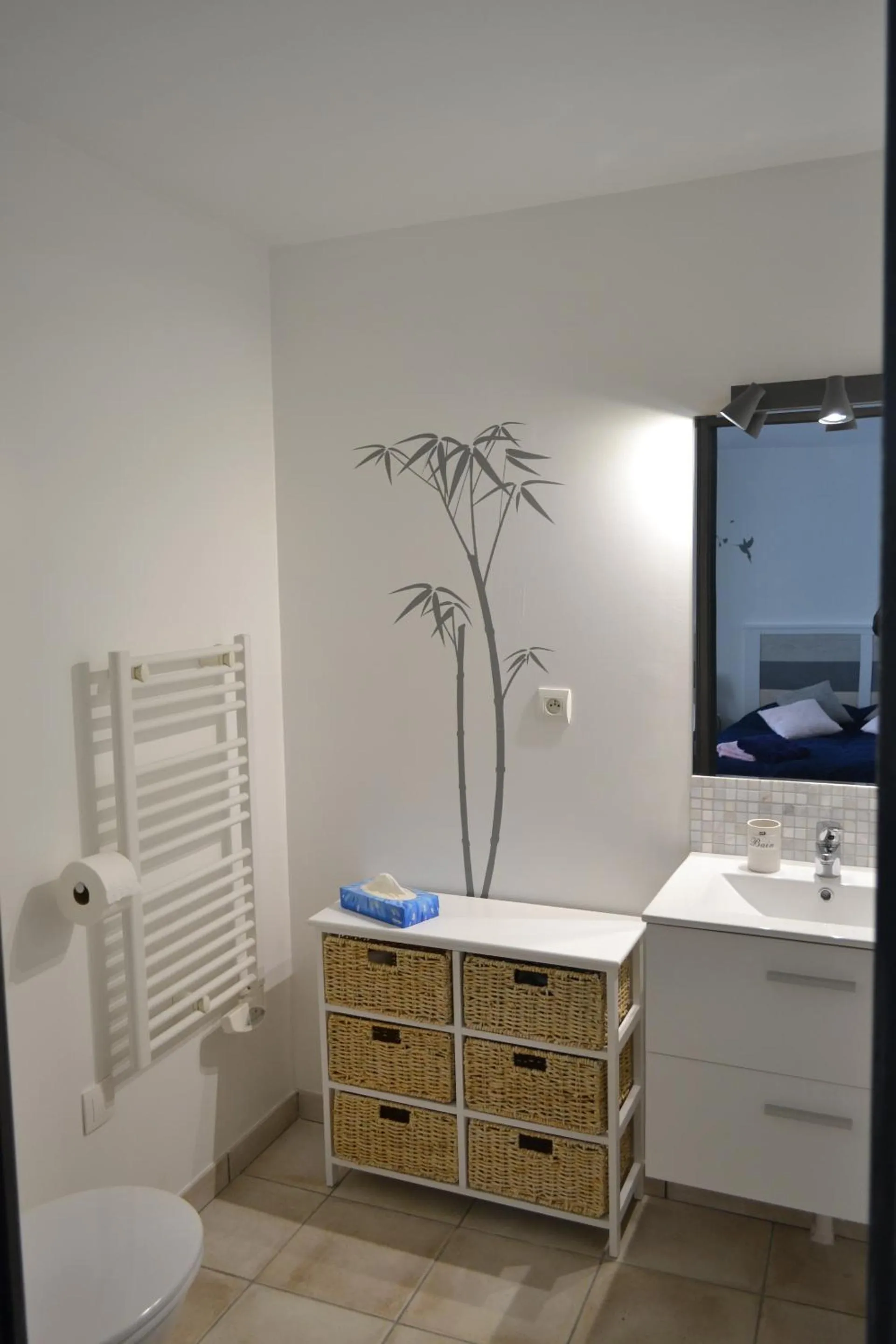 Bathroom in L'instant bleu