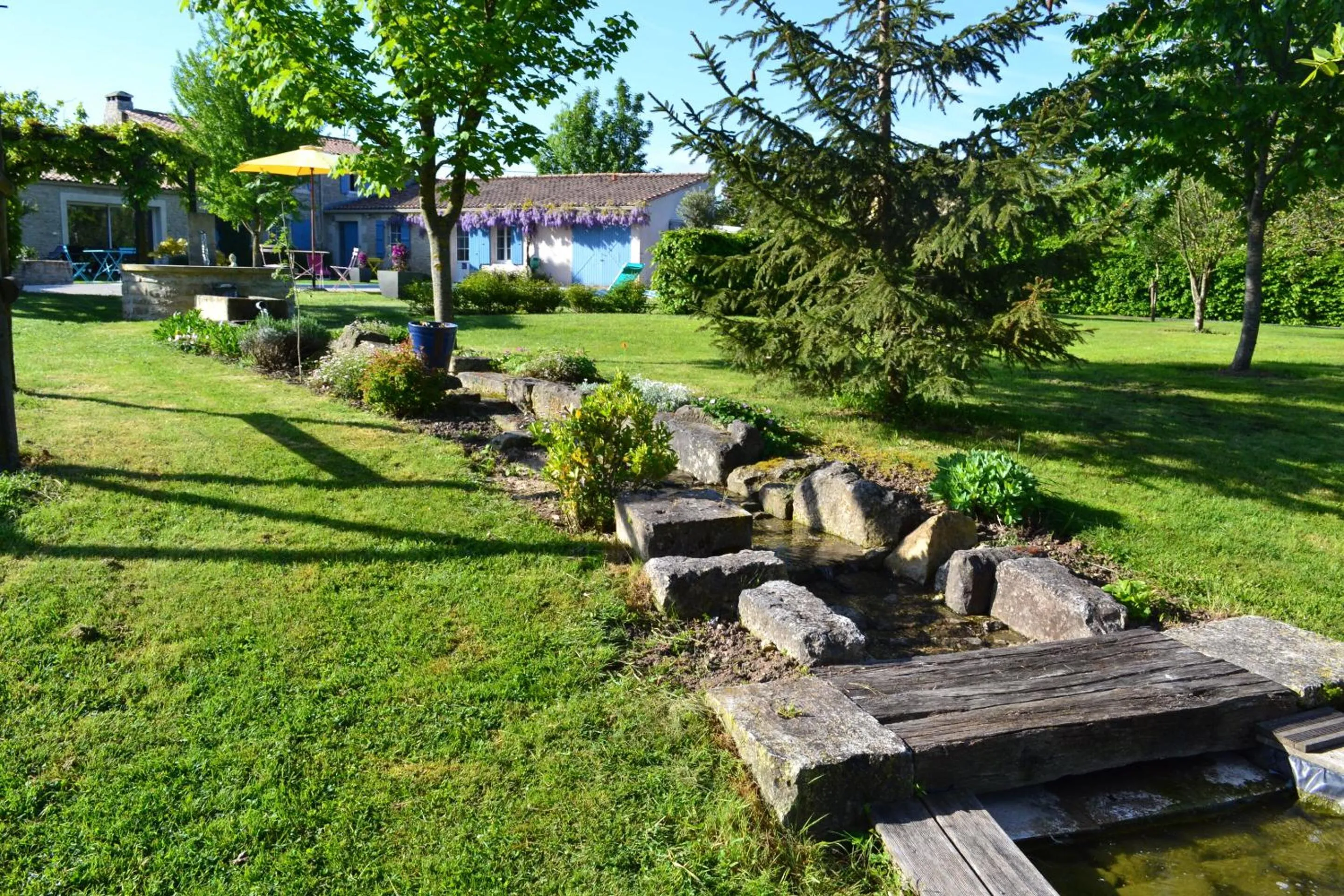 Property building in L'instant bleu