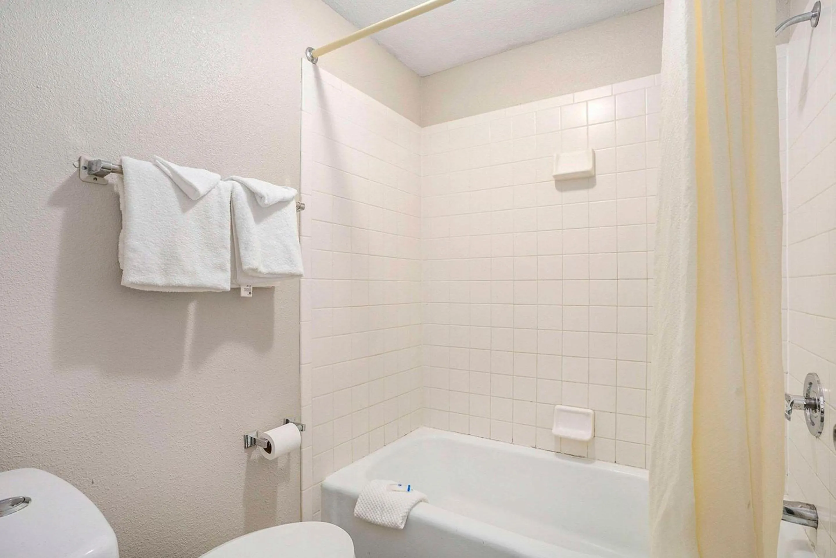 Bedroom in Rodeway Inn Grand Haven