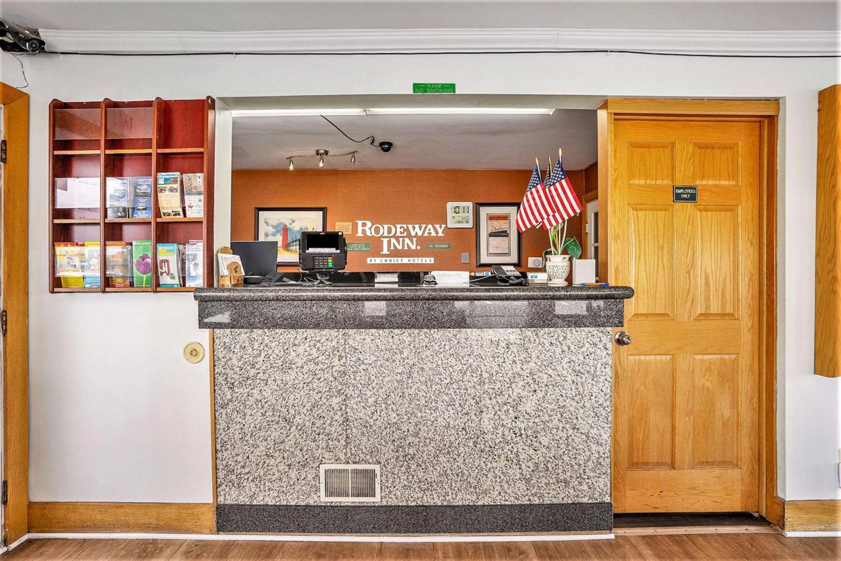 Lobby or reception in Rodeway Inn Grand Haven
