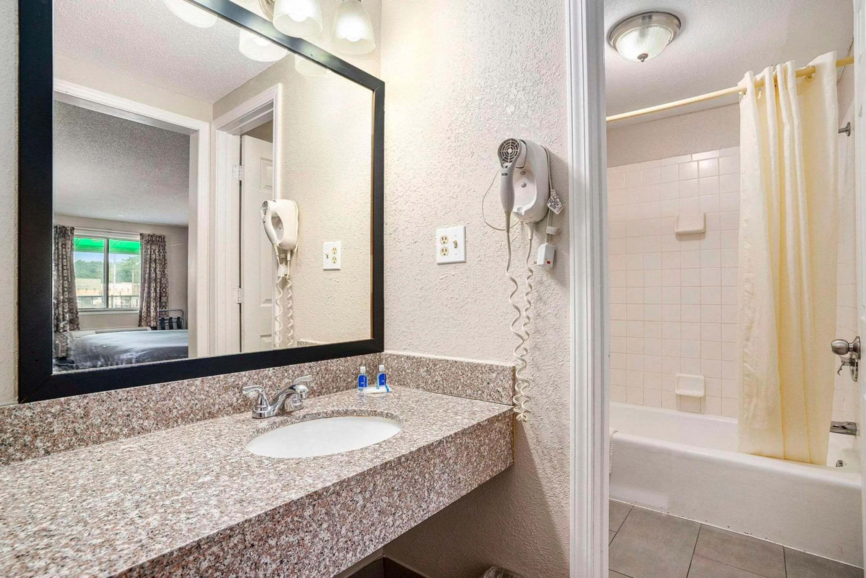 Bedroom in Rodeway Inn Grand Haven