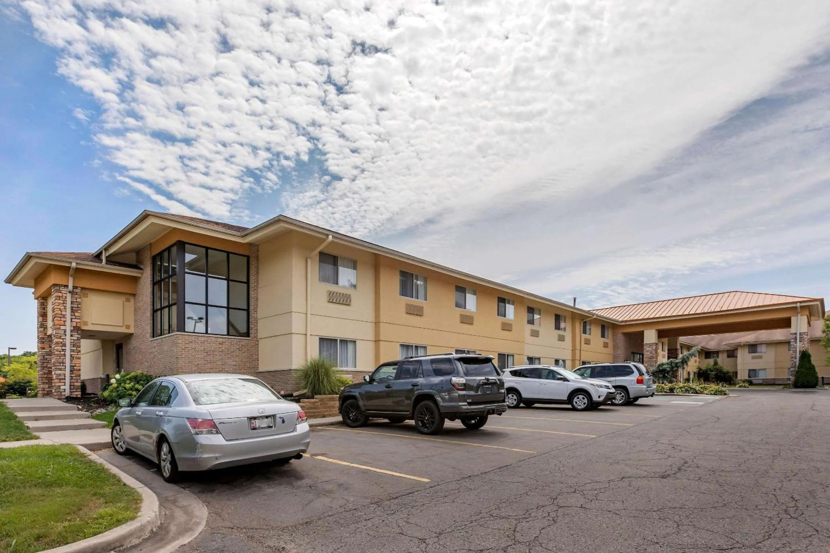 Property building in Comfort Inn Okemos - East Lansing
