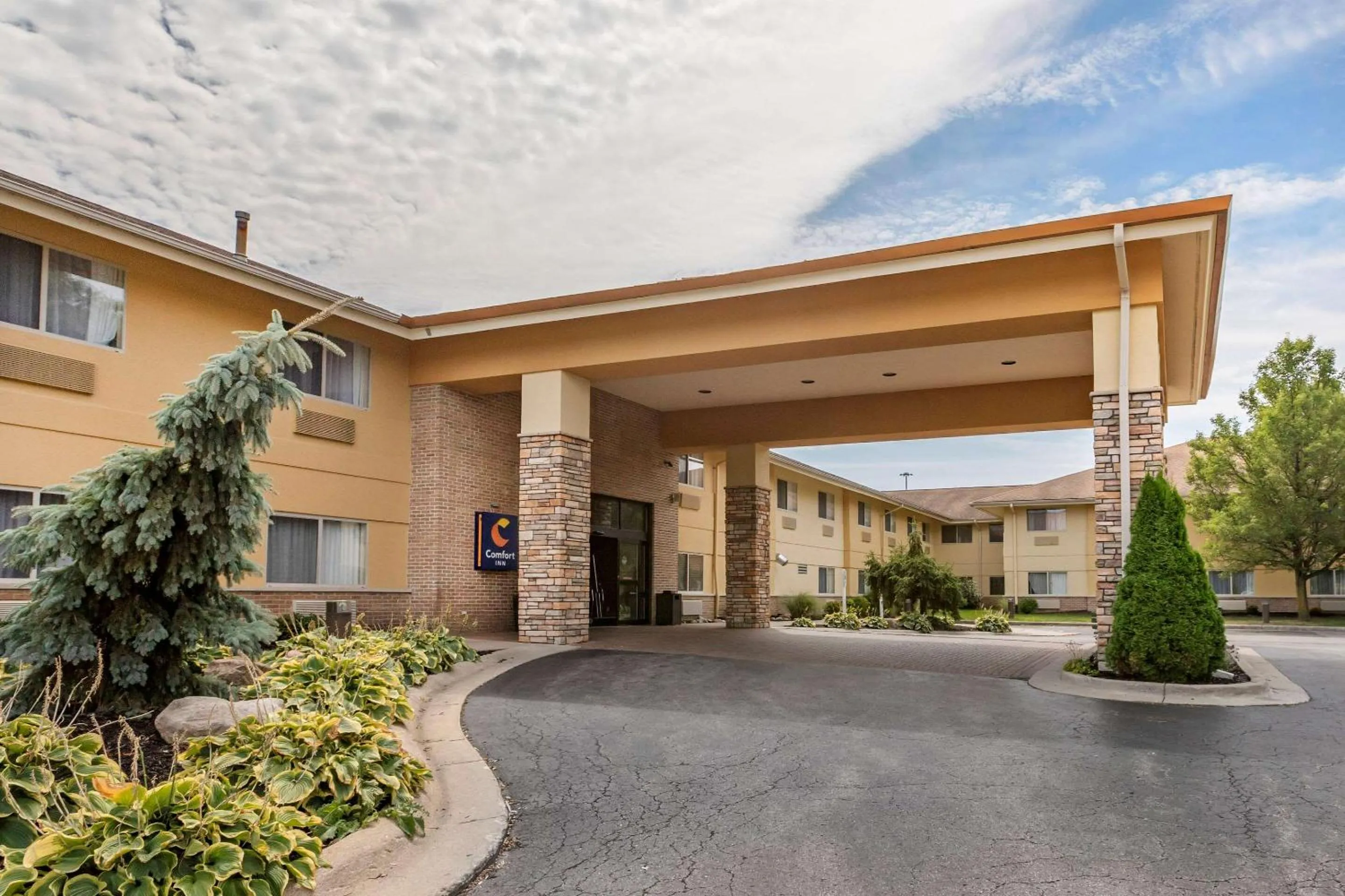 Property building in Comfort Inn Okemos - East Lansing