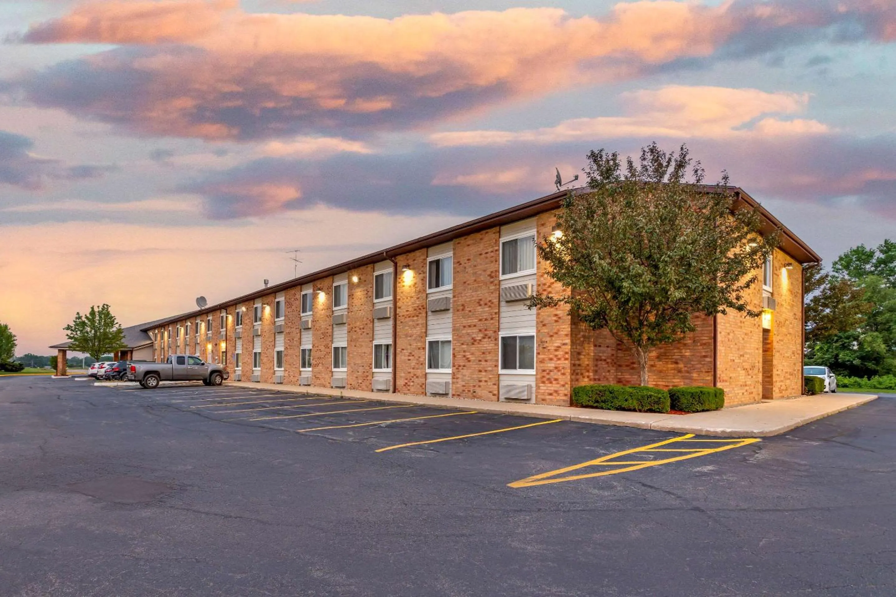 Property building in Rodeway Inn