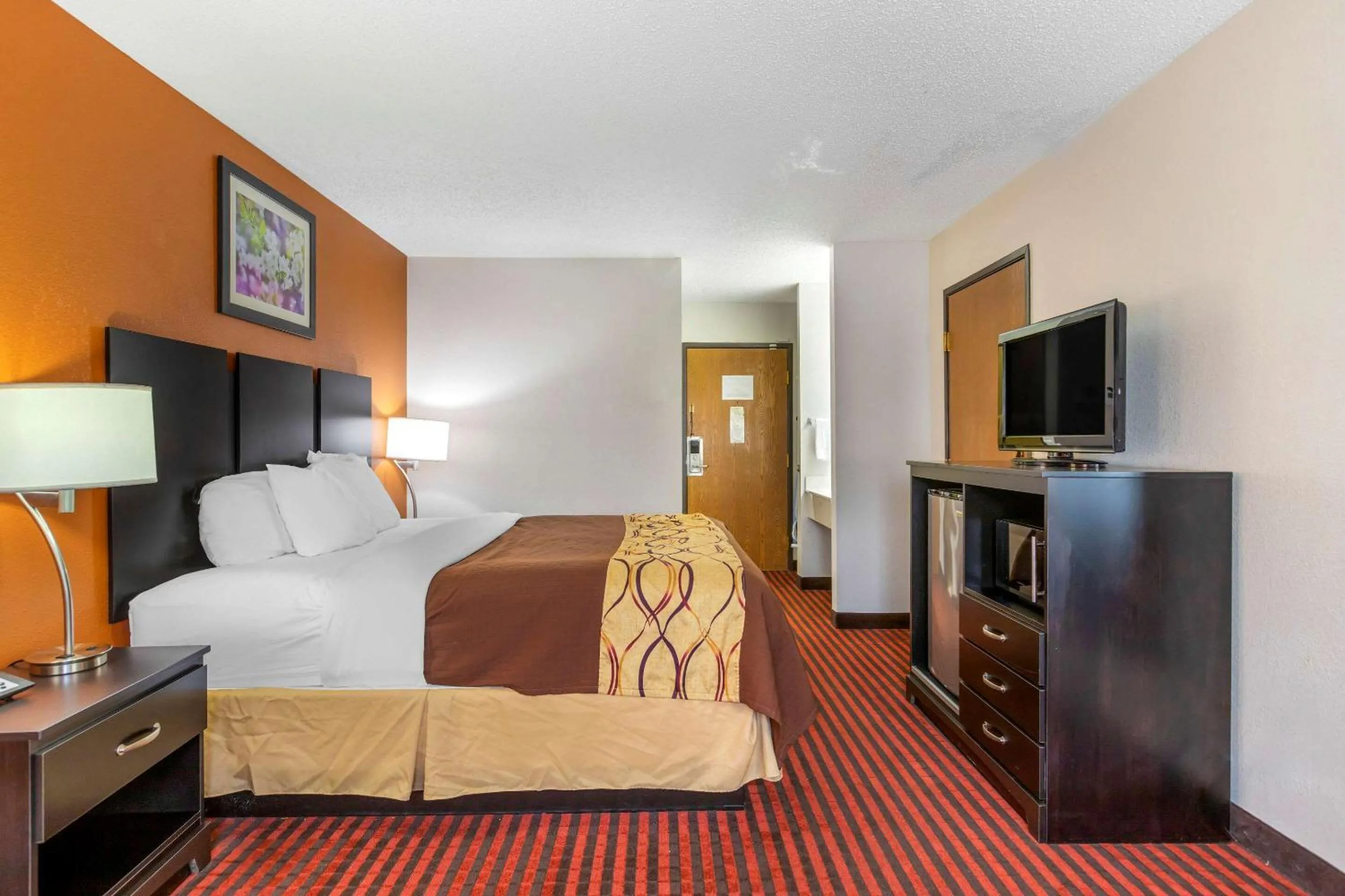 Photo of the whole room, Bed in Rodeway Inn