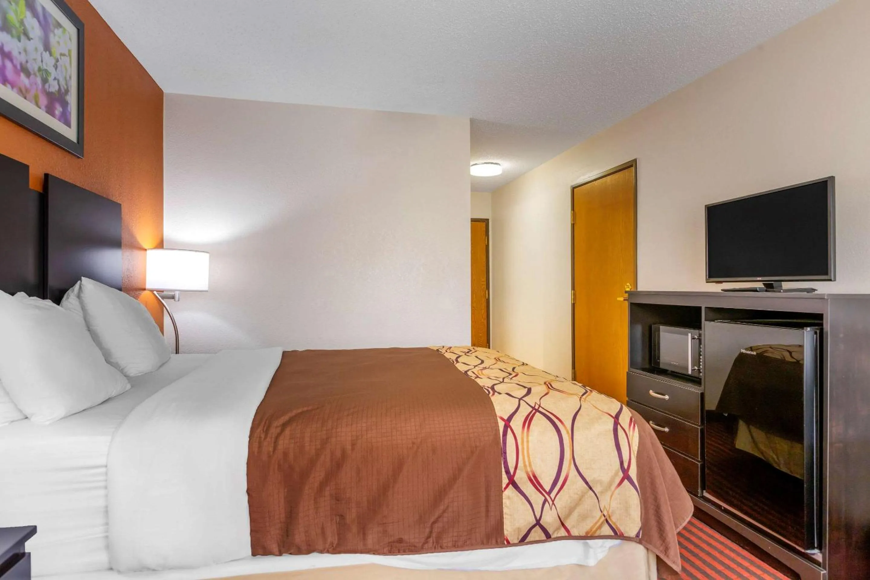 Photo of the whole room, Bed in Rodeway Inn