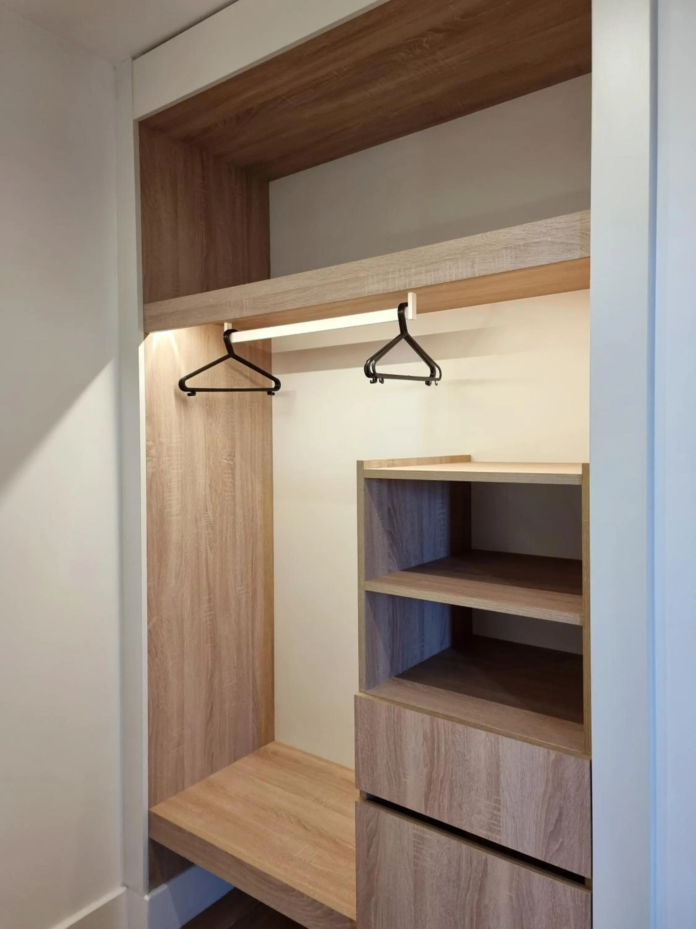 wardrobe in Laguna Park 1