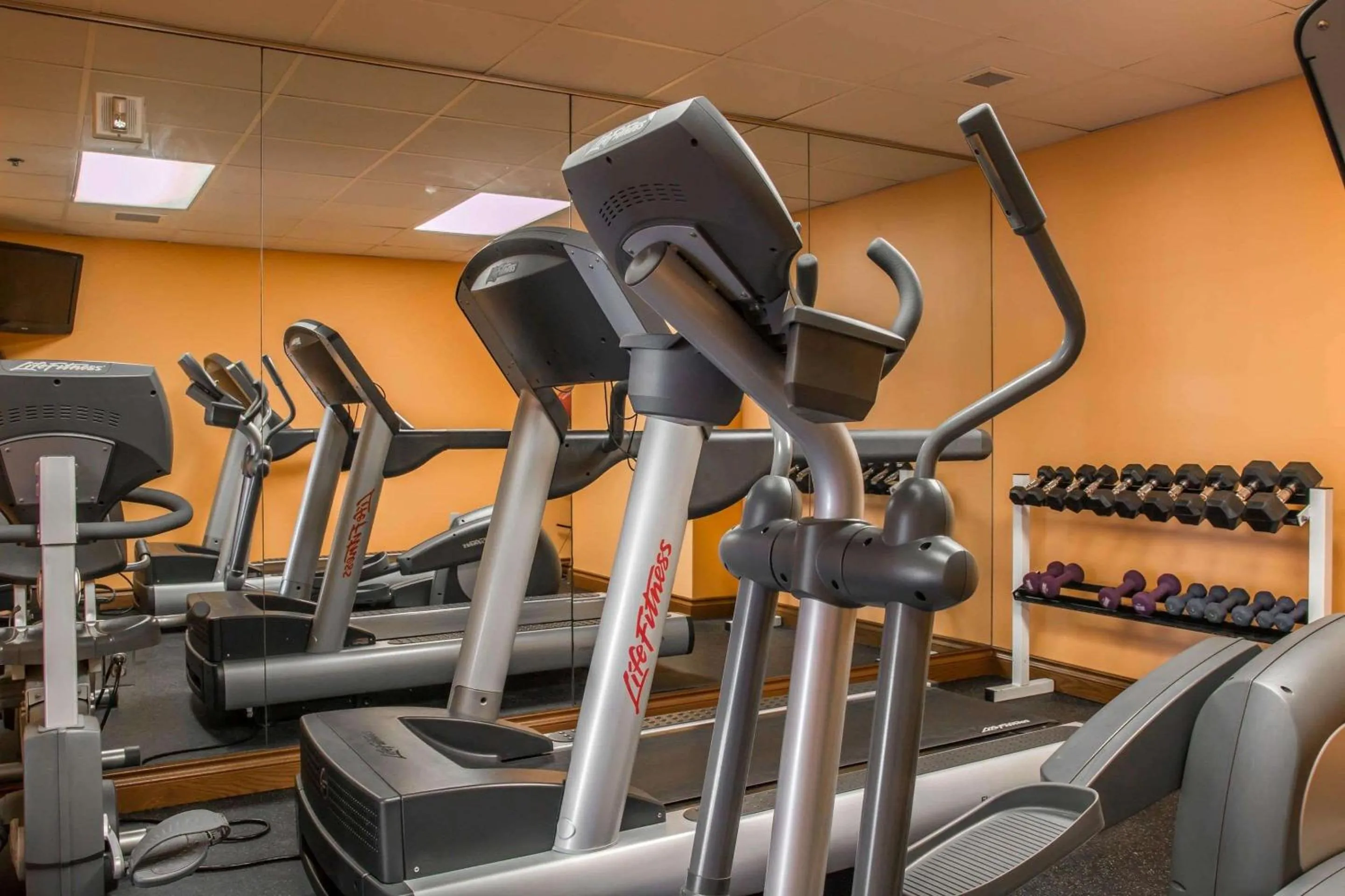 Fitness centre/facilities in Shoreline Inn & Conference Center, an Ascend Collection Hotel
