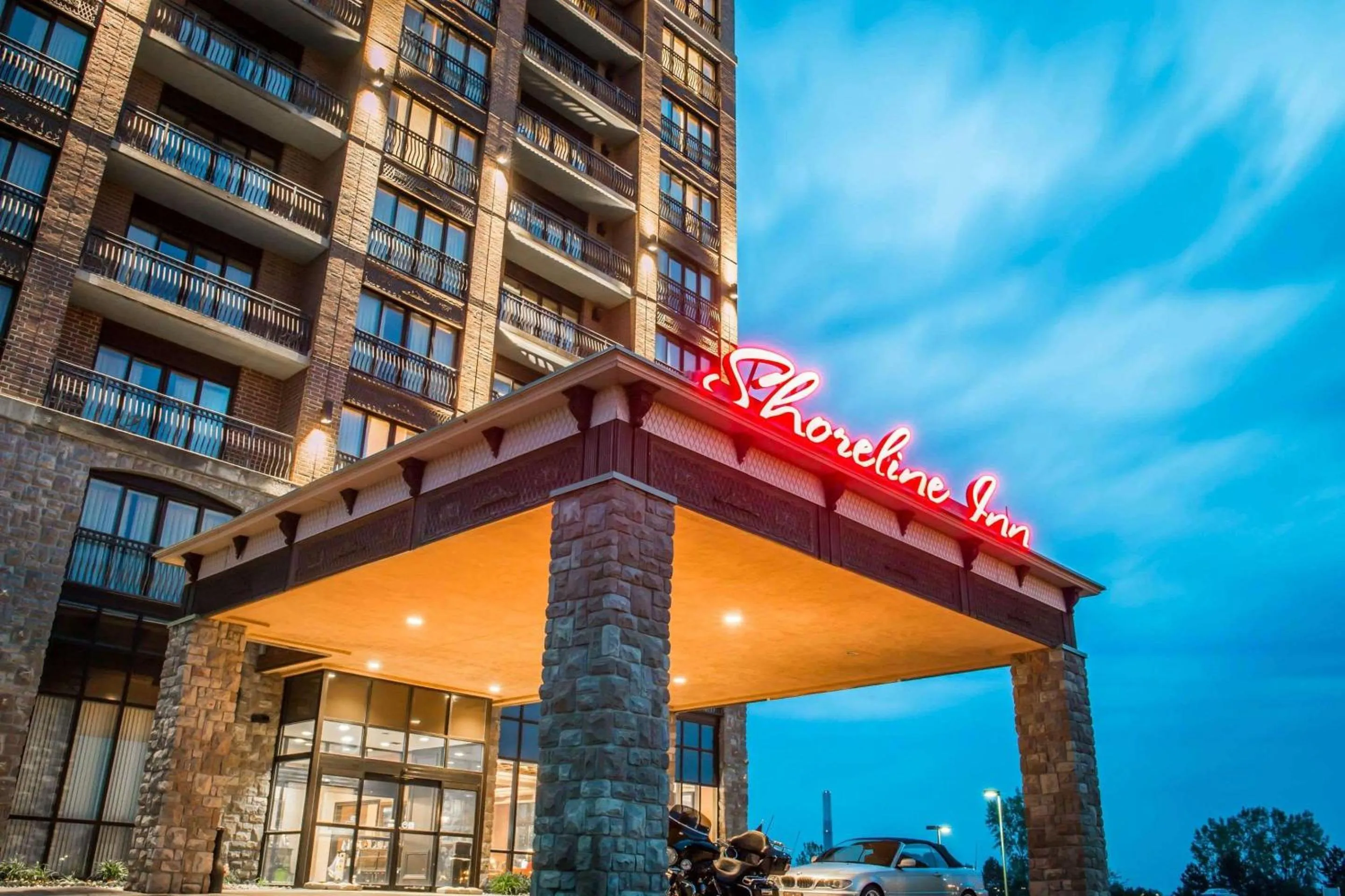 Property building in Shoreline Inn & Conference Center, an Ascend Collection Hotel