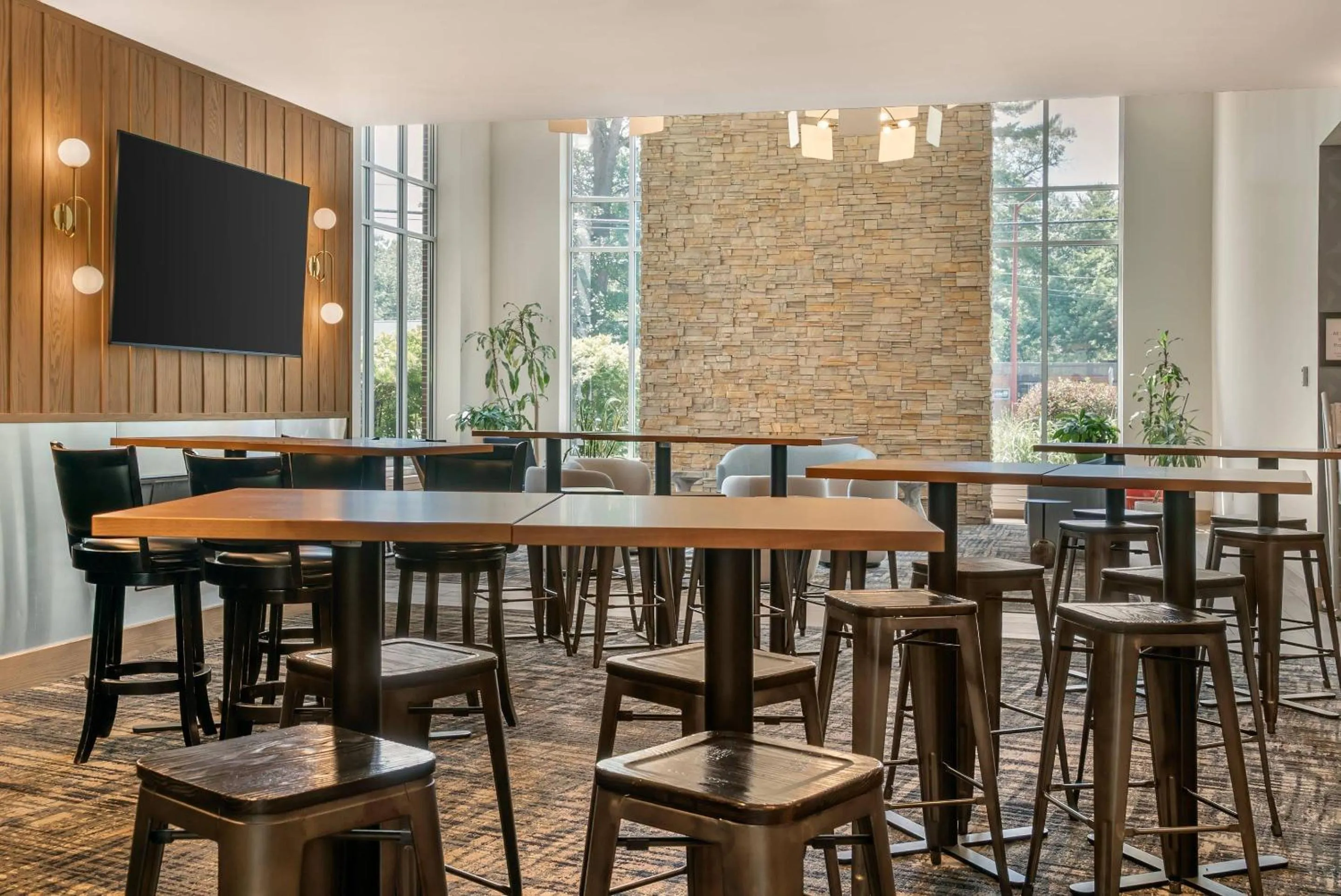 Restaurant/places to eat in Cambria Hotel Traverse City