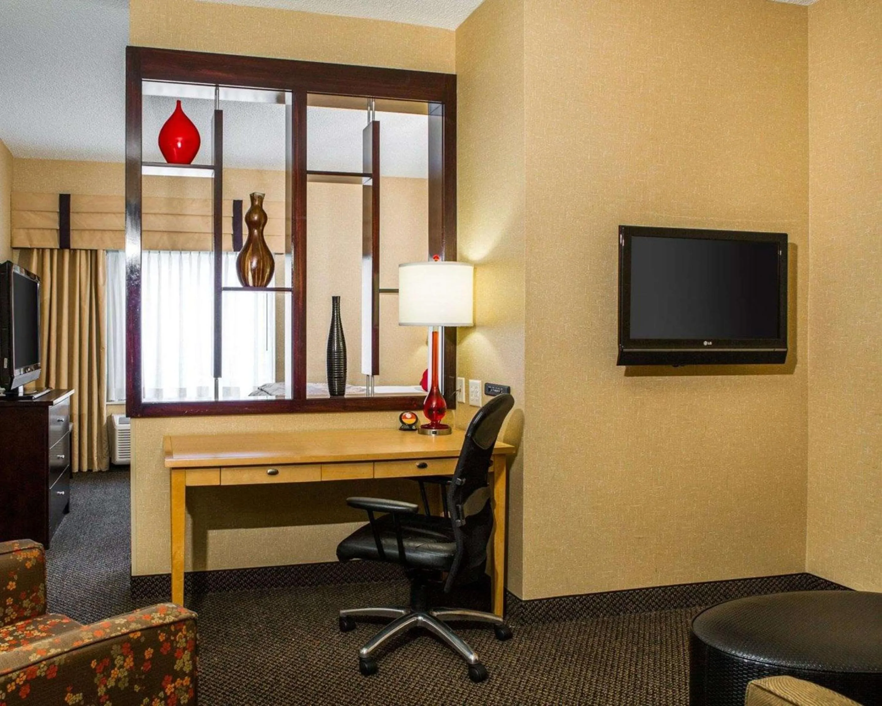 Bedroom in Cambria Hotel Traverse City