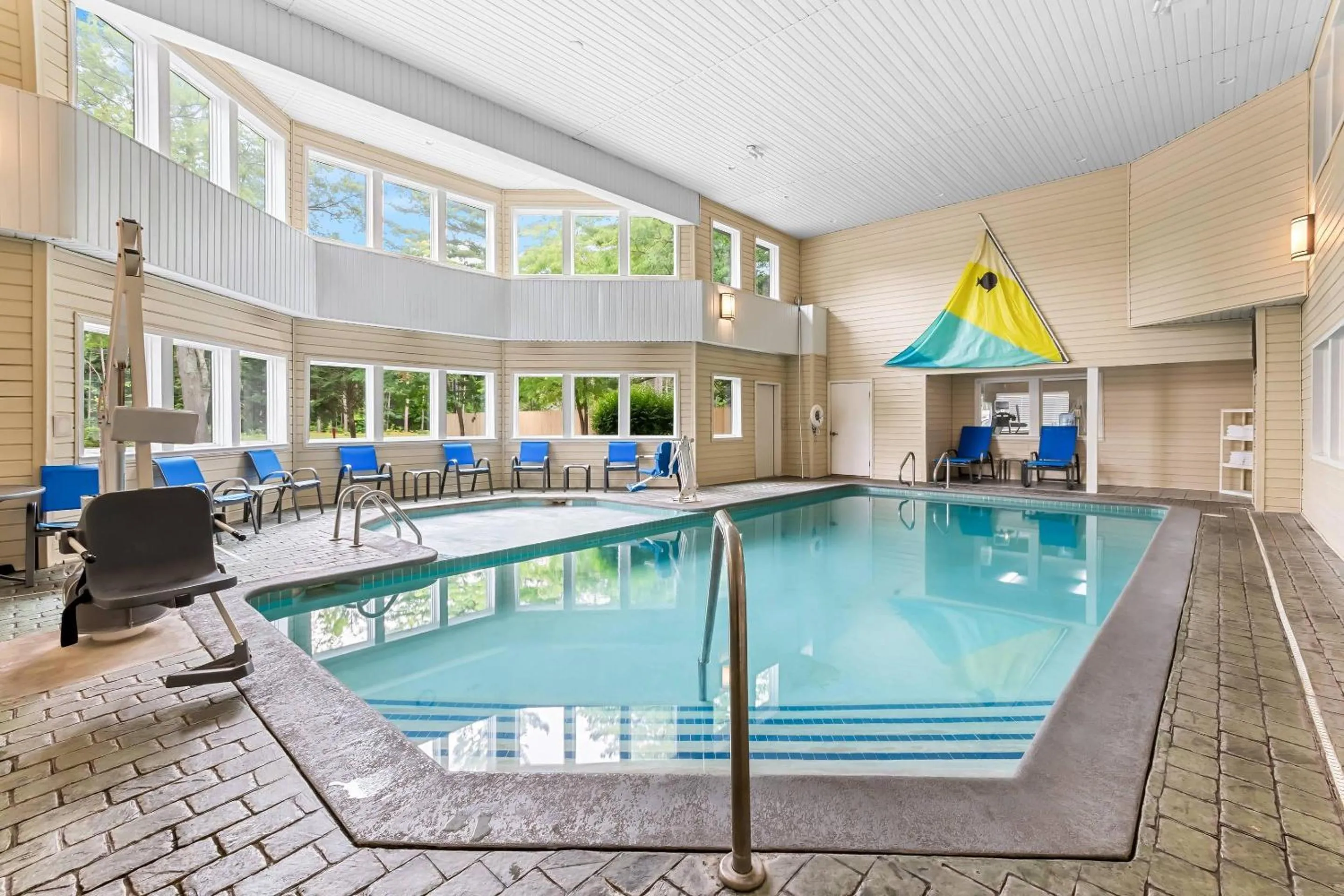 Swimming pool in Comfort Inn Traverse City