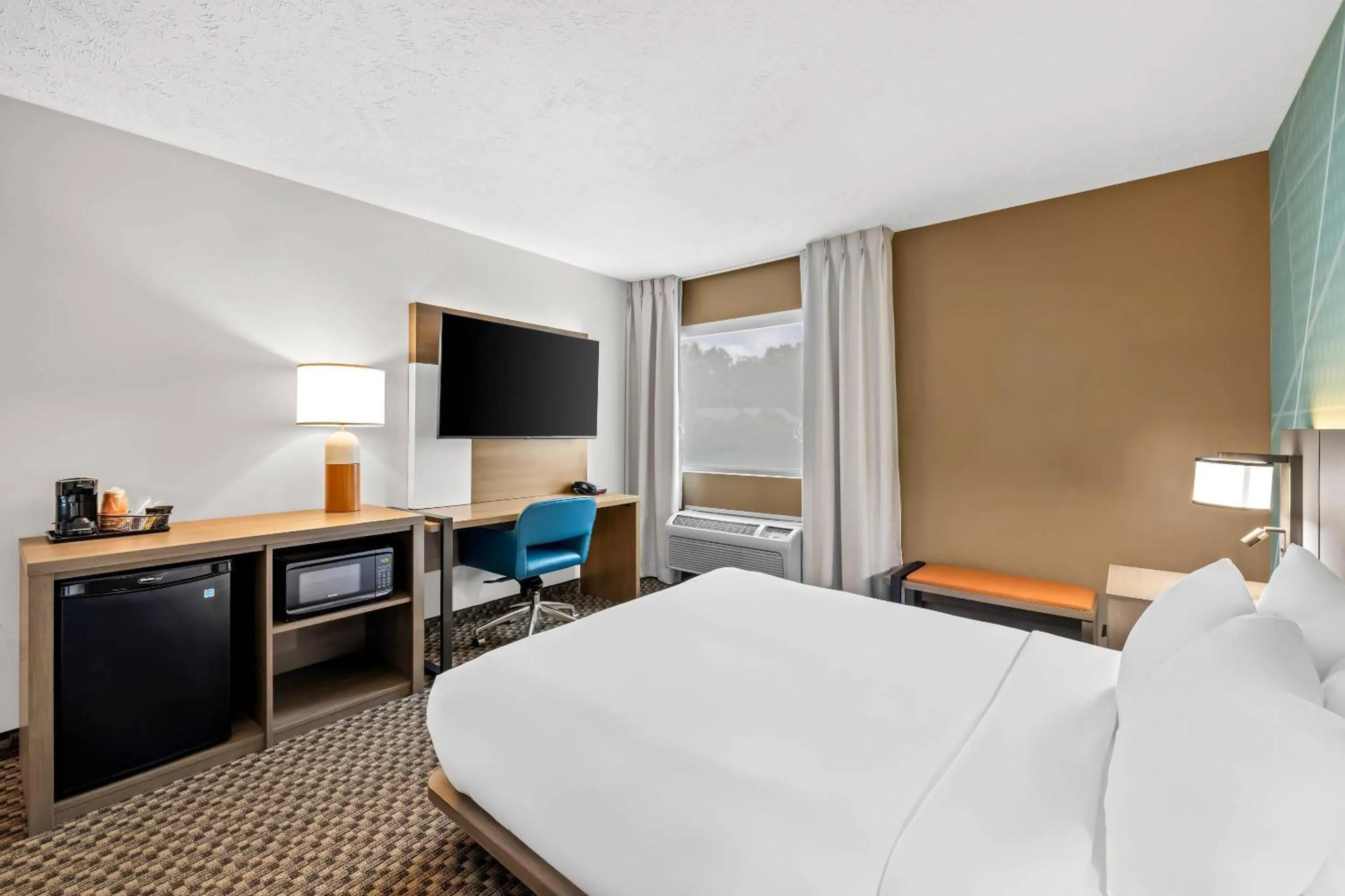 Bedroom, Bed in Comfort Inn Traverse City