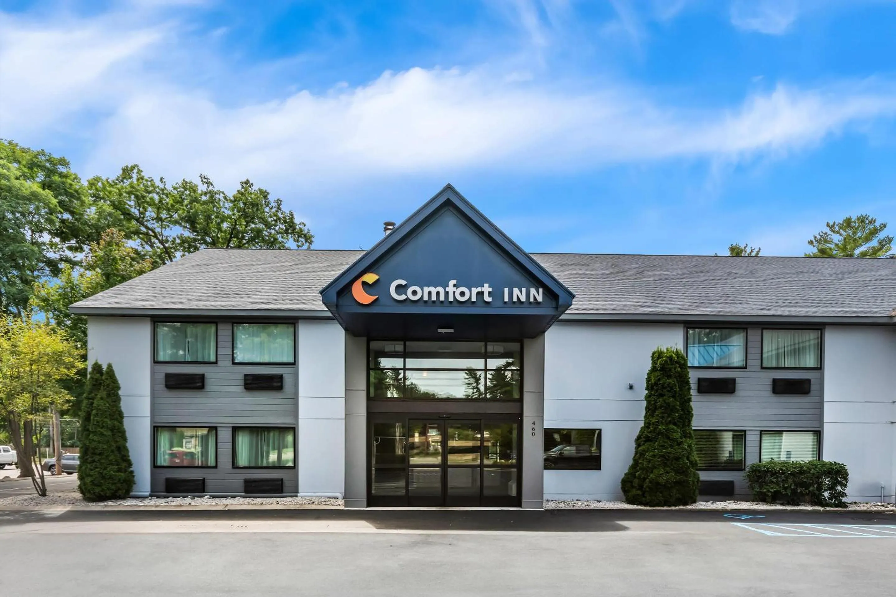 Property building in Comfort Inn Traverse City