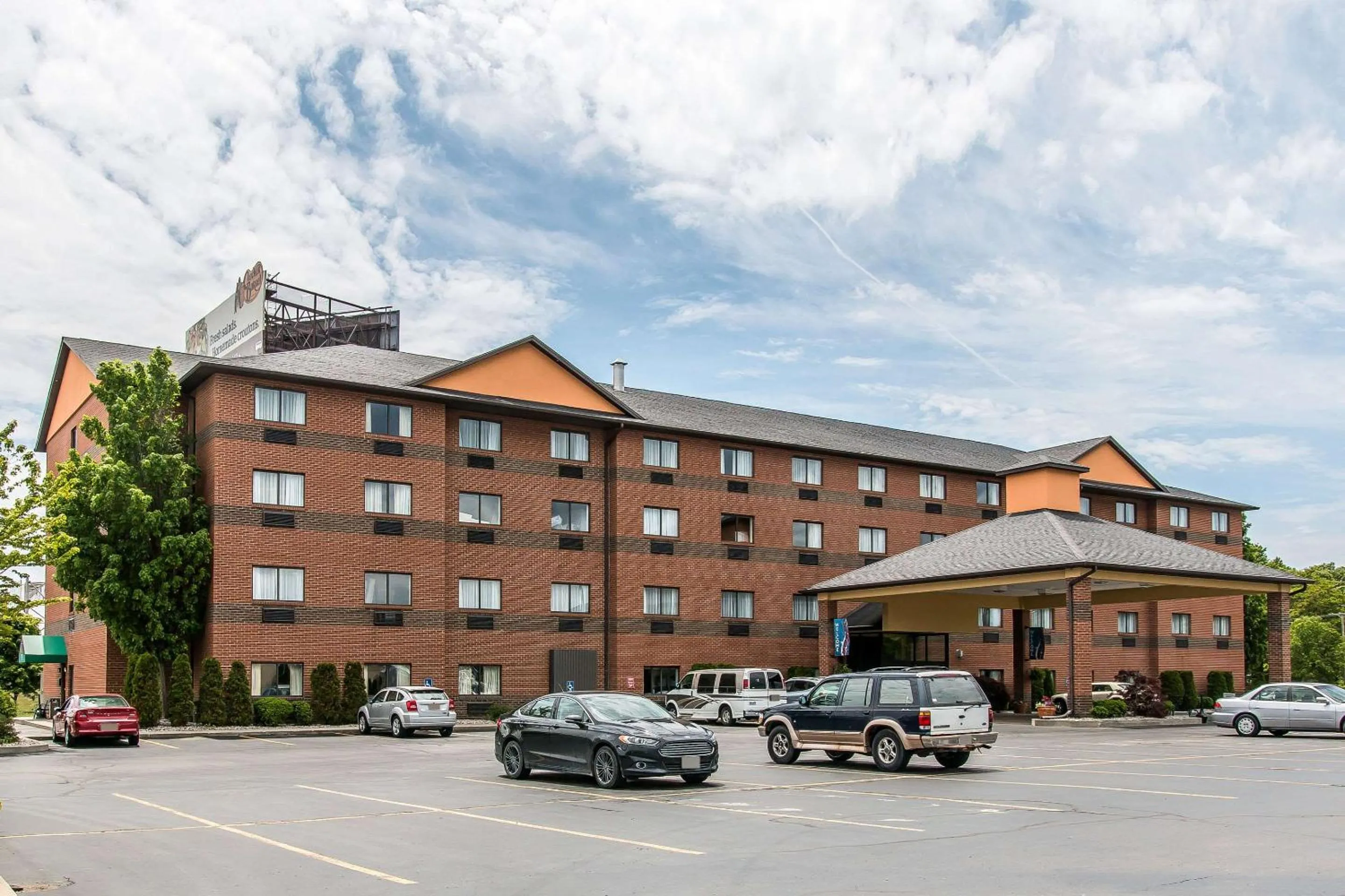 Property building in Comfort Inn Port Huron
