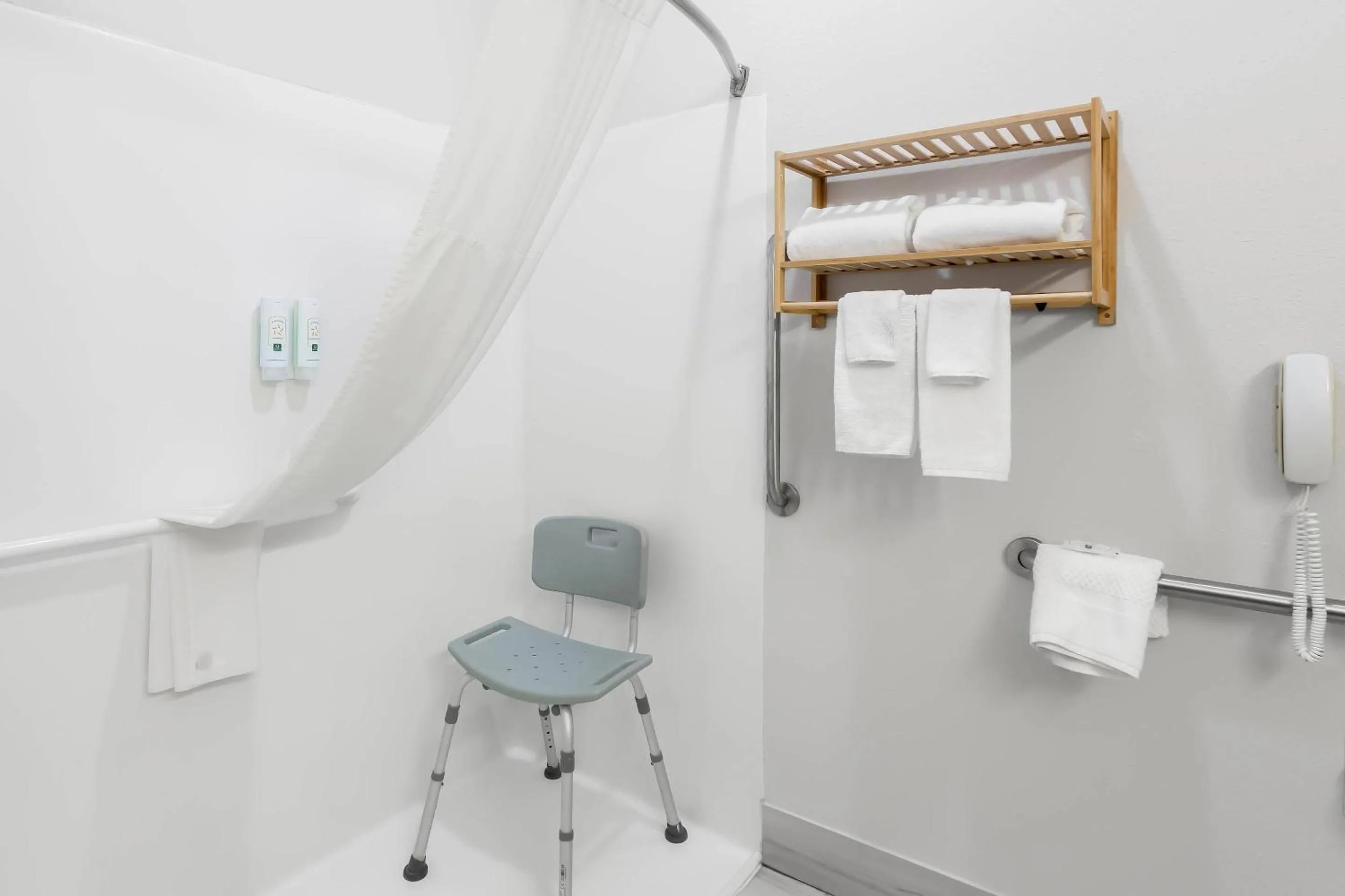 Bedroom in Quality Inn & Suites Niles