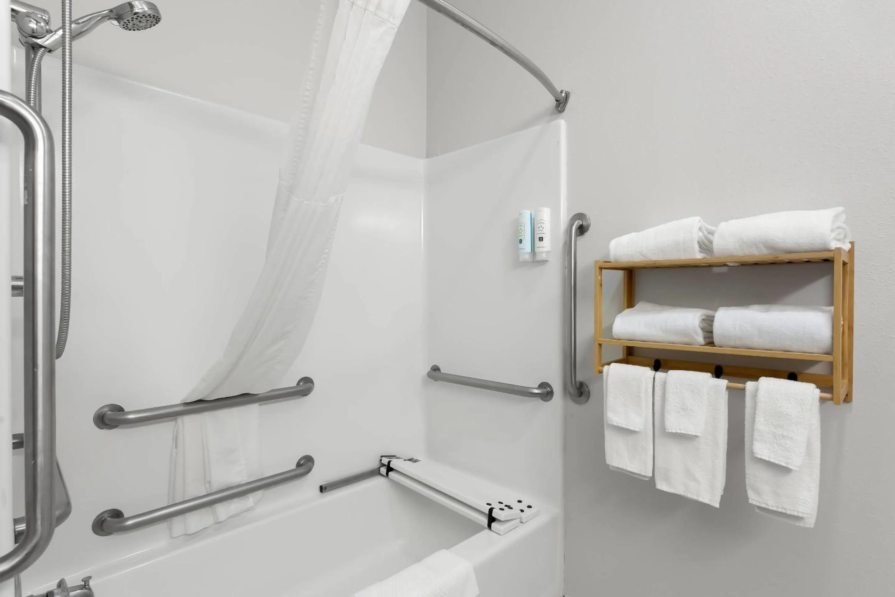 Bedroom in Quality Inn & Suites Niles