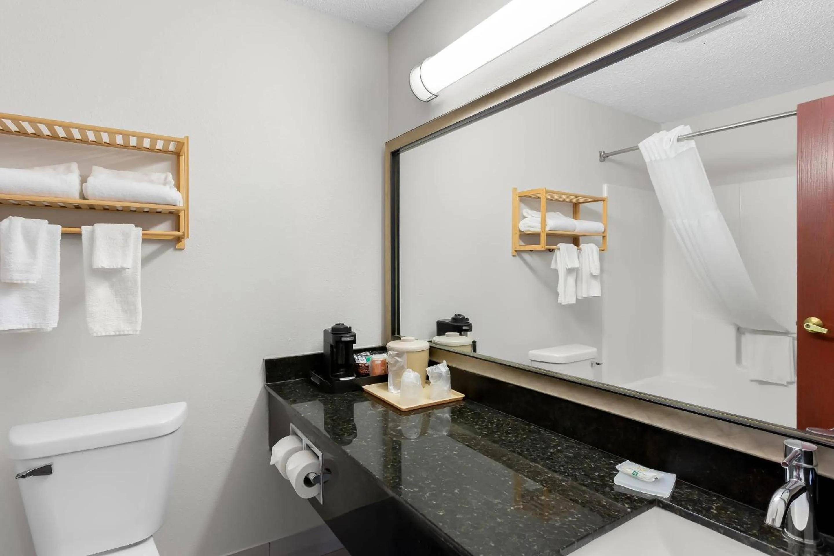 Bedroom in Quality Inn & Suites Niles