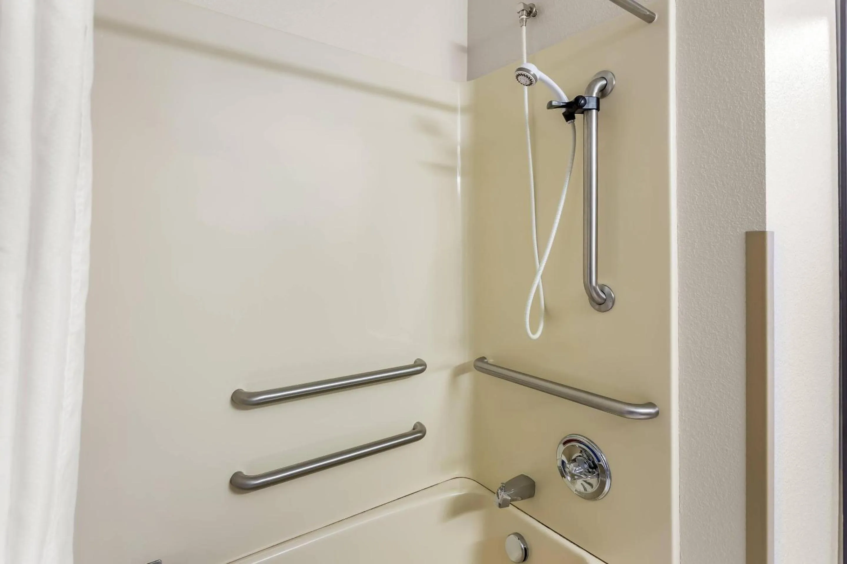 Bedroom in Quality Inn Near Interstate I94