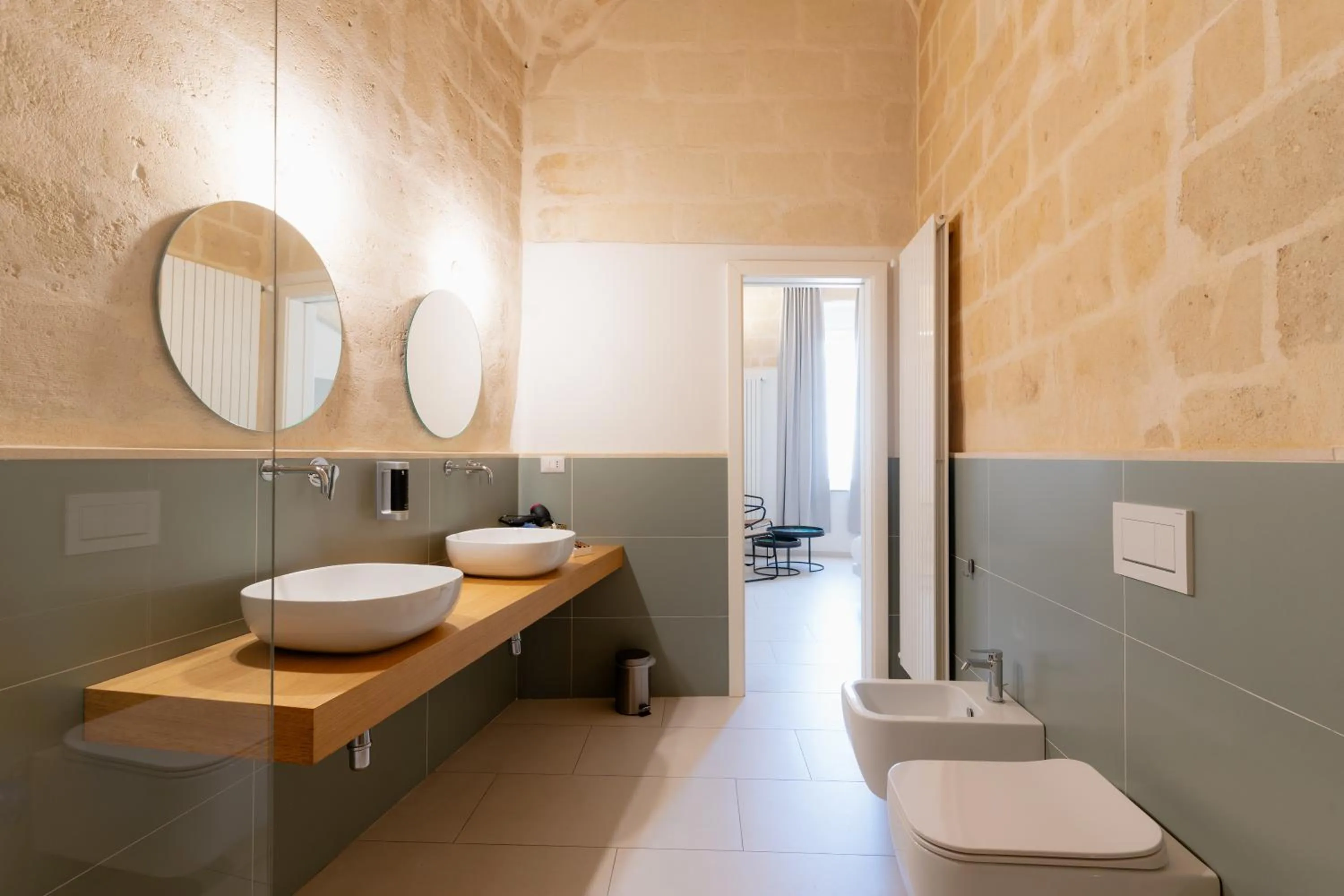 Toilet in Endea Suite Rooms & Lounge SPA