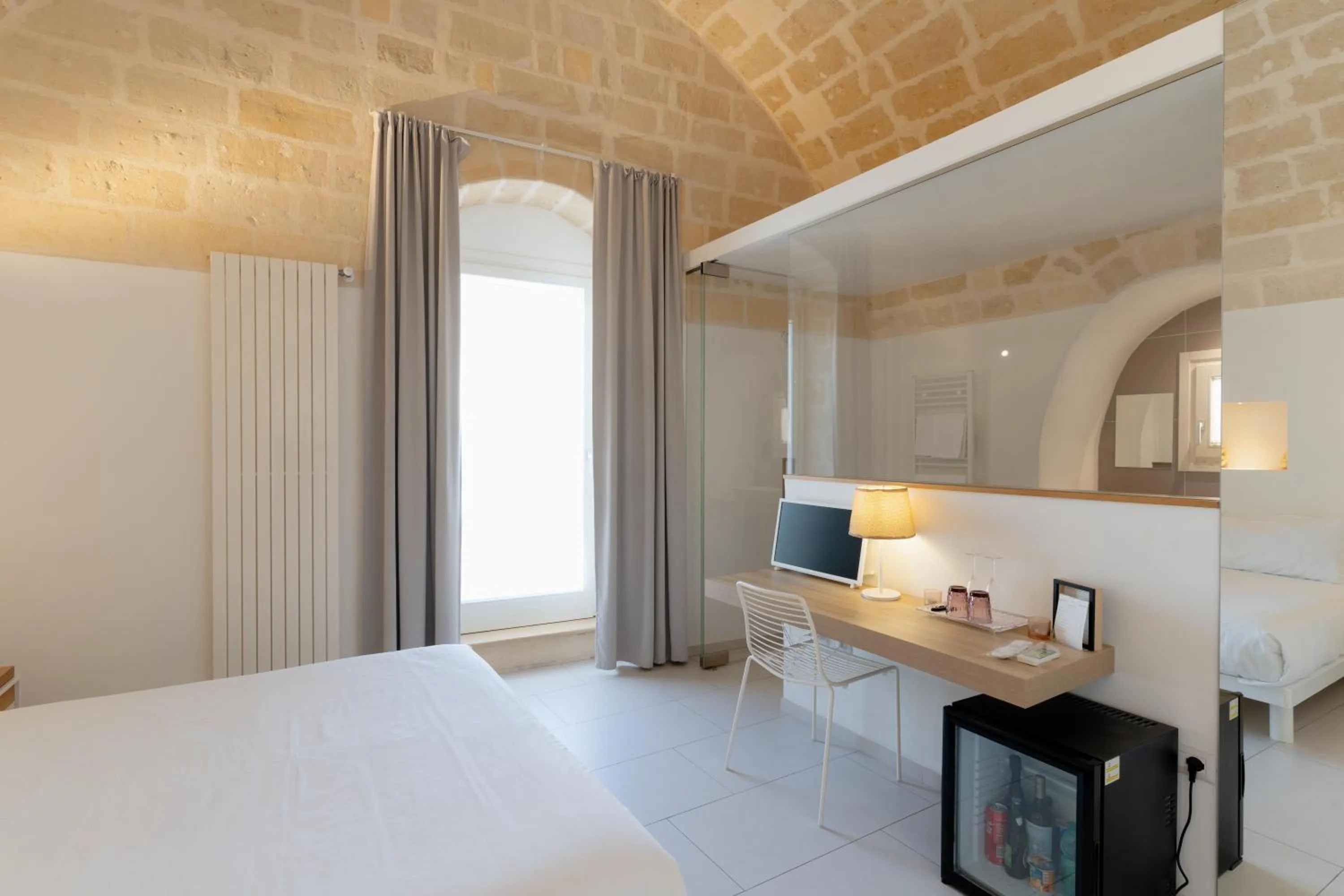 Photo of the whole room, Bed in Endea Suite Rooms & Lounge SPA