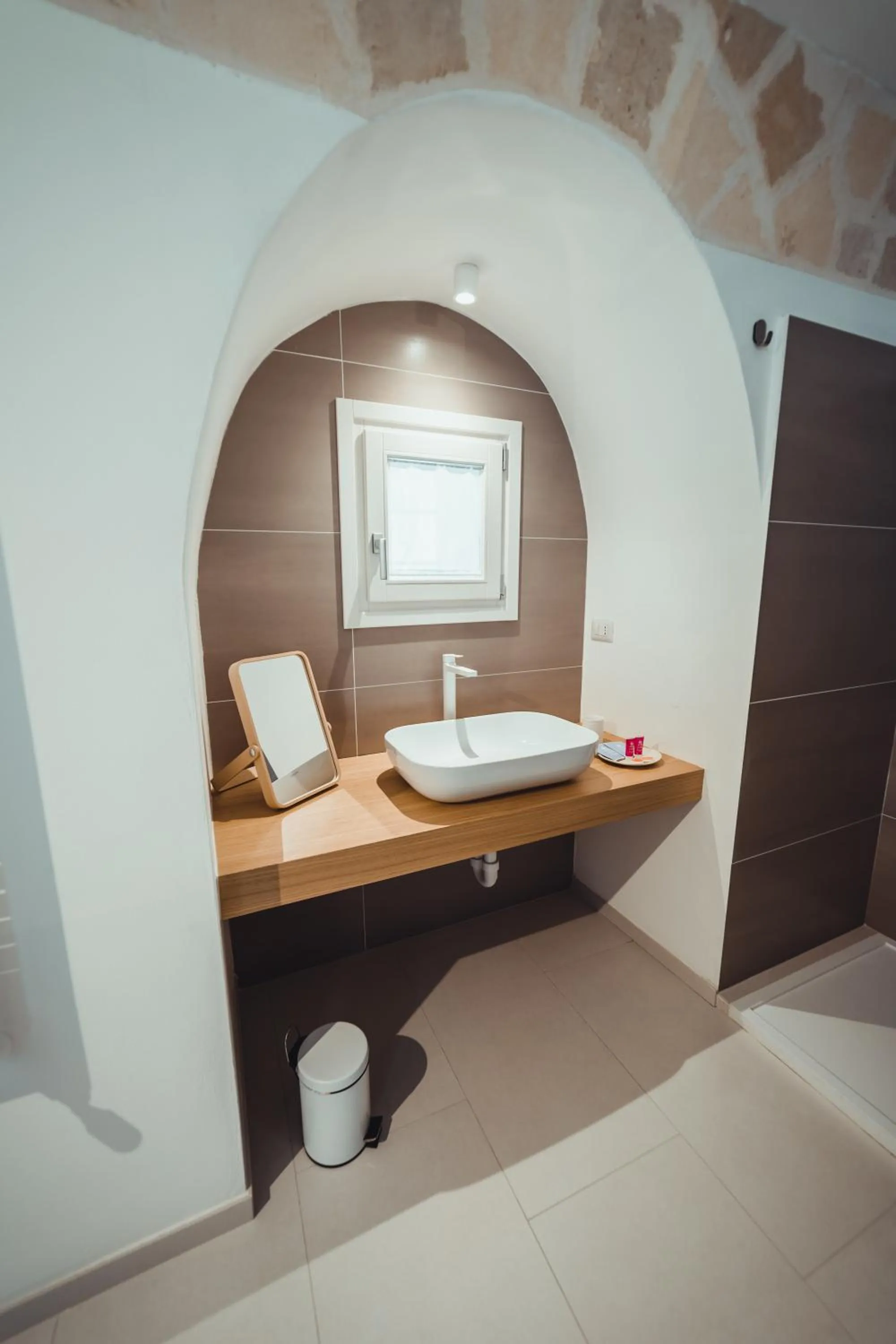 Shower in Endea Suite Rooms & Lounge SPA