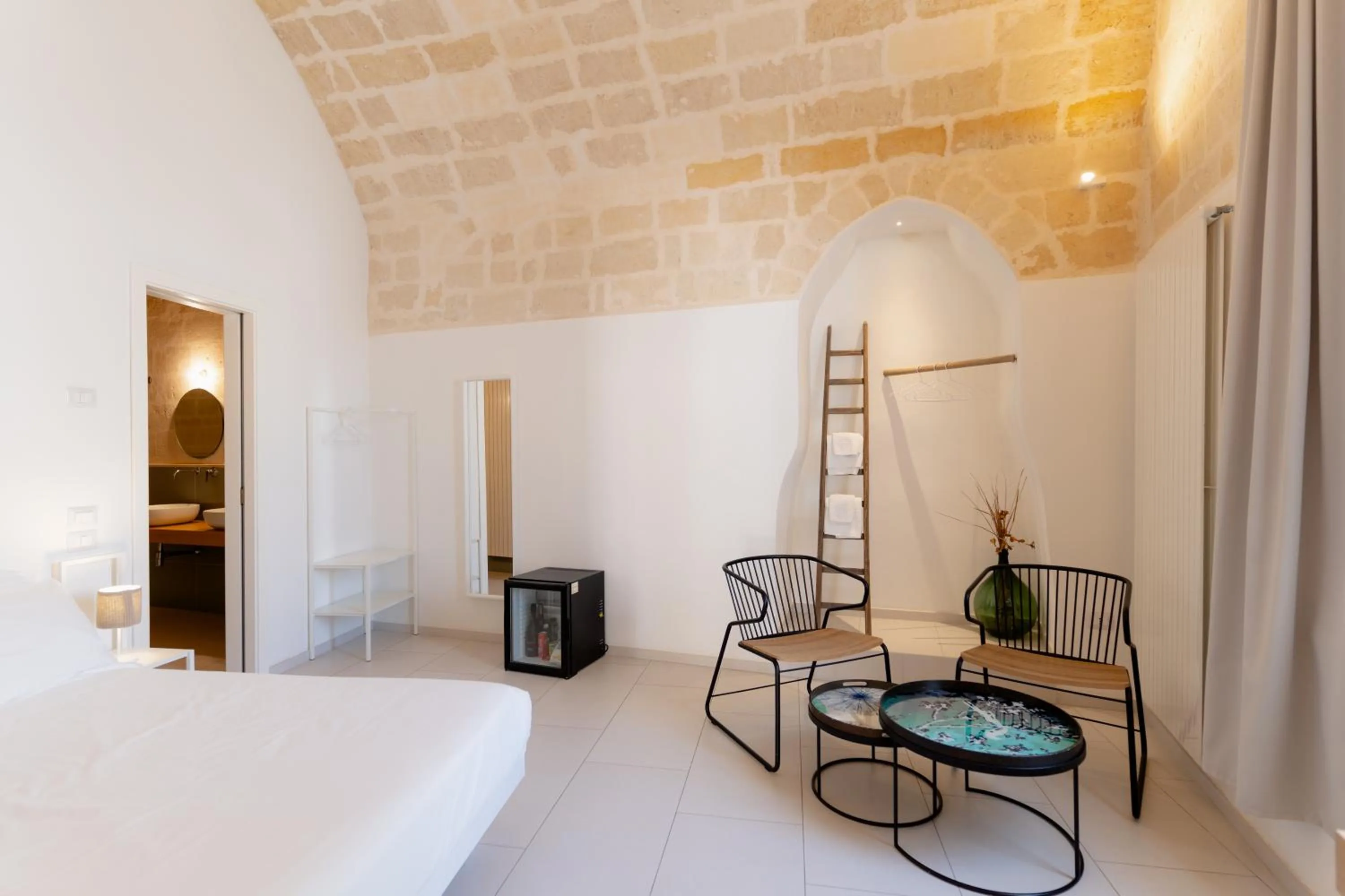 Photo of the whole room, Bed in Endea Suite Rooms & Lounge SPA