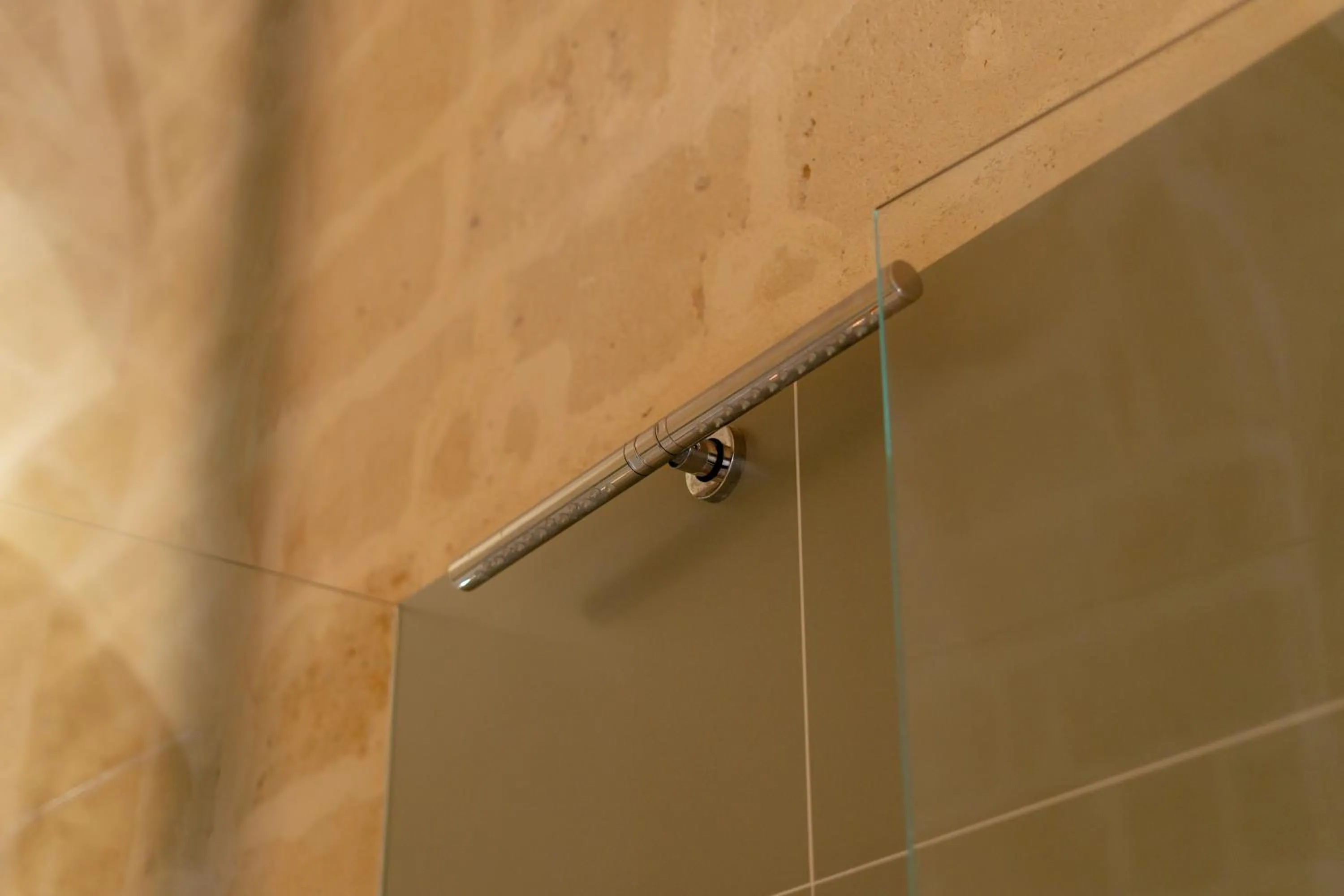 Shower in Endea Suite Rooms & Lounge SPA