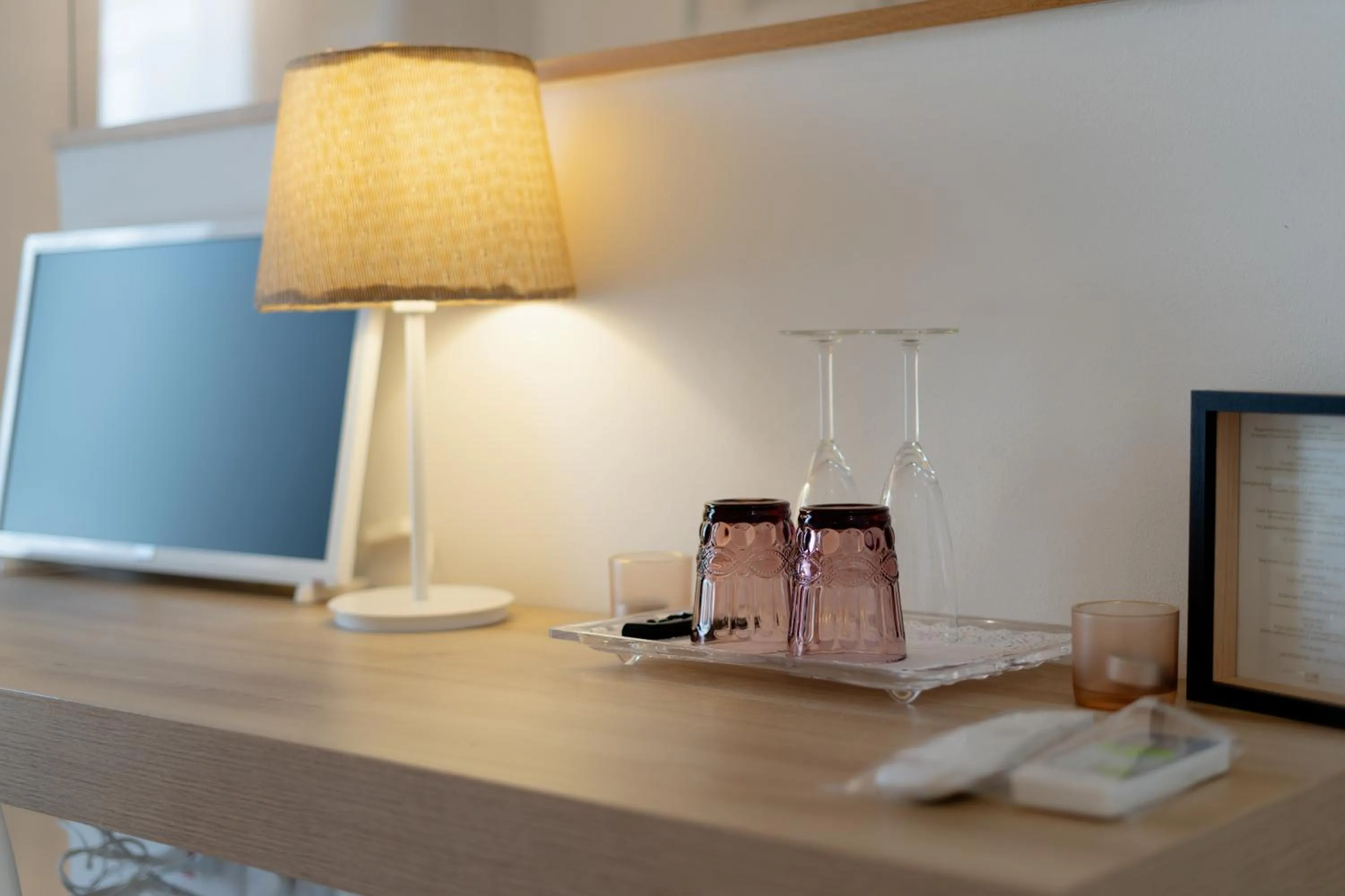 TV and multimedia in Endea Suite Rooms & Lounge SPA