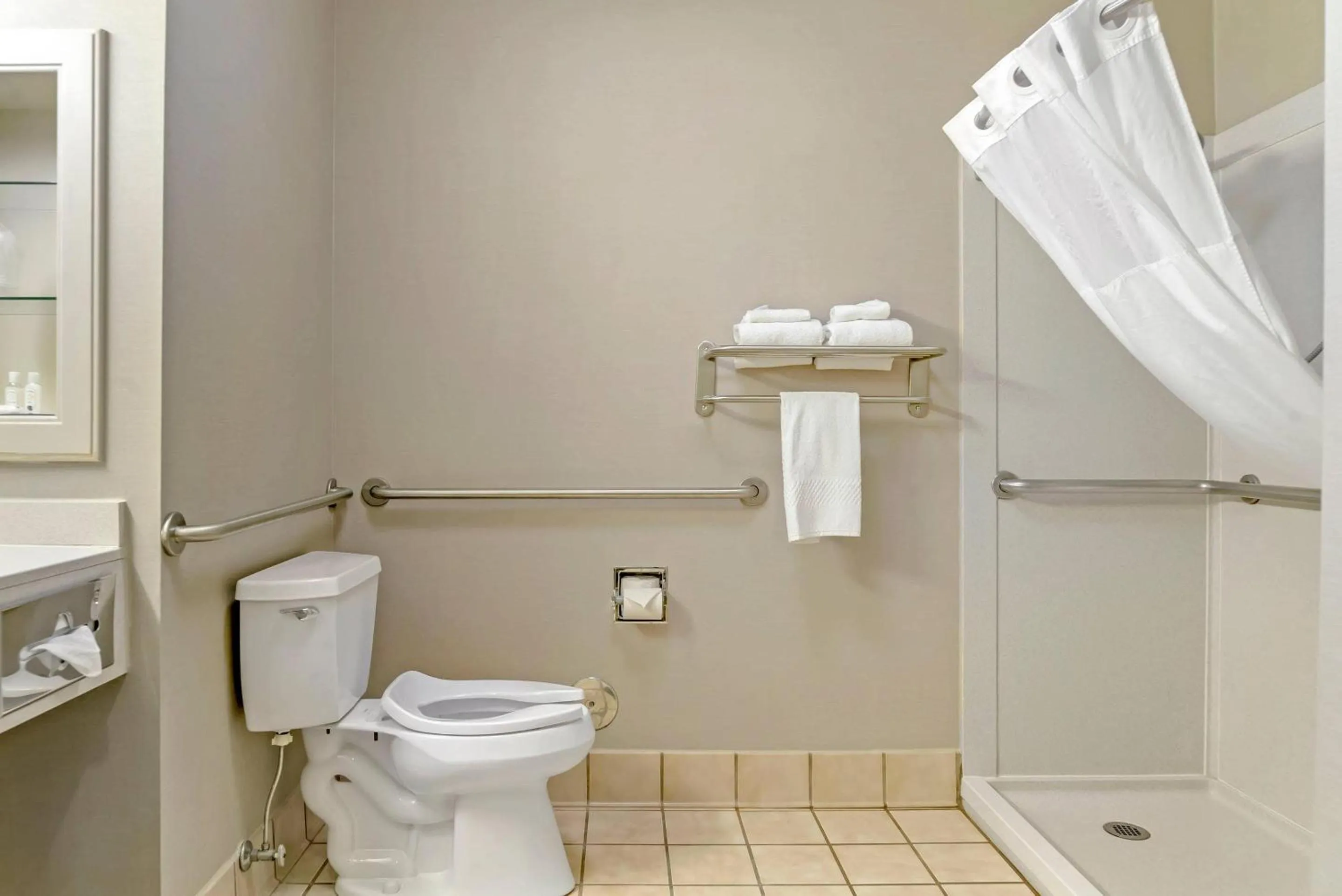 Bedroom in Quality Inn & Suites Monroe