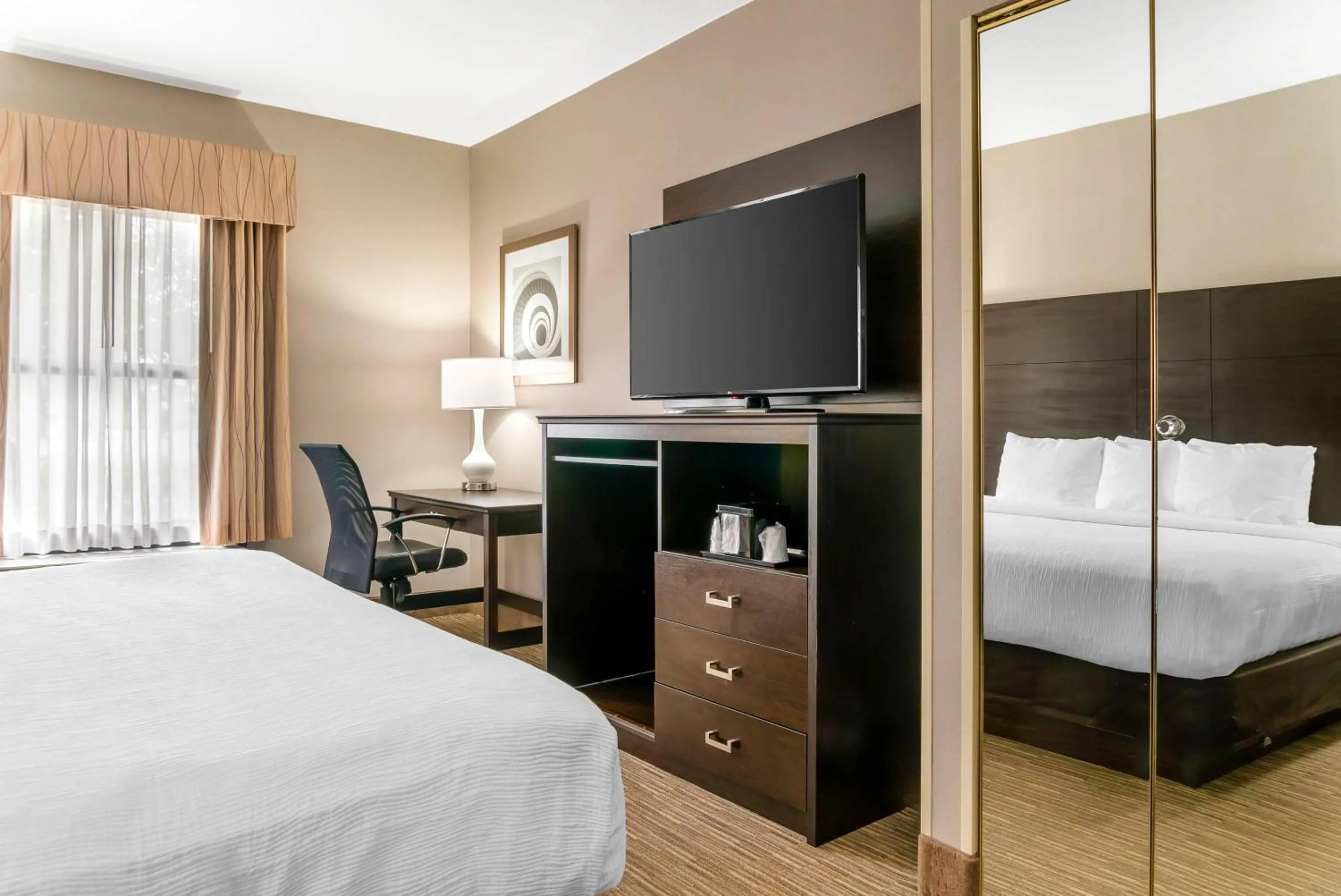 Bedroom, Bed in Quality Inn & Suites Monroe