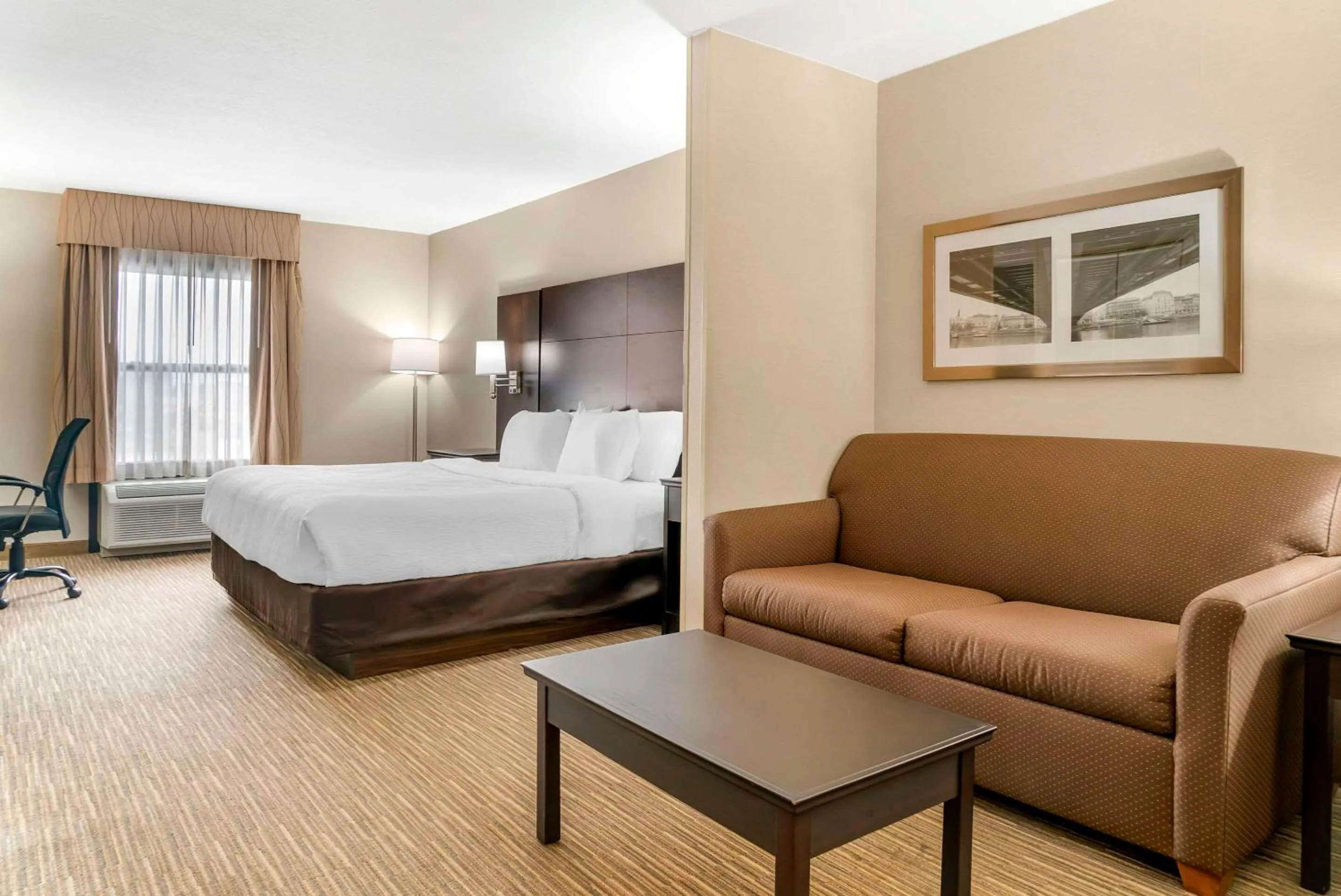 Bedroom, Bed in Quality Inn & Suites Monroe