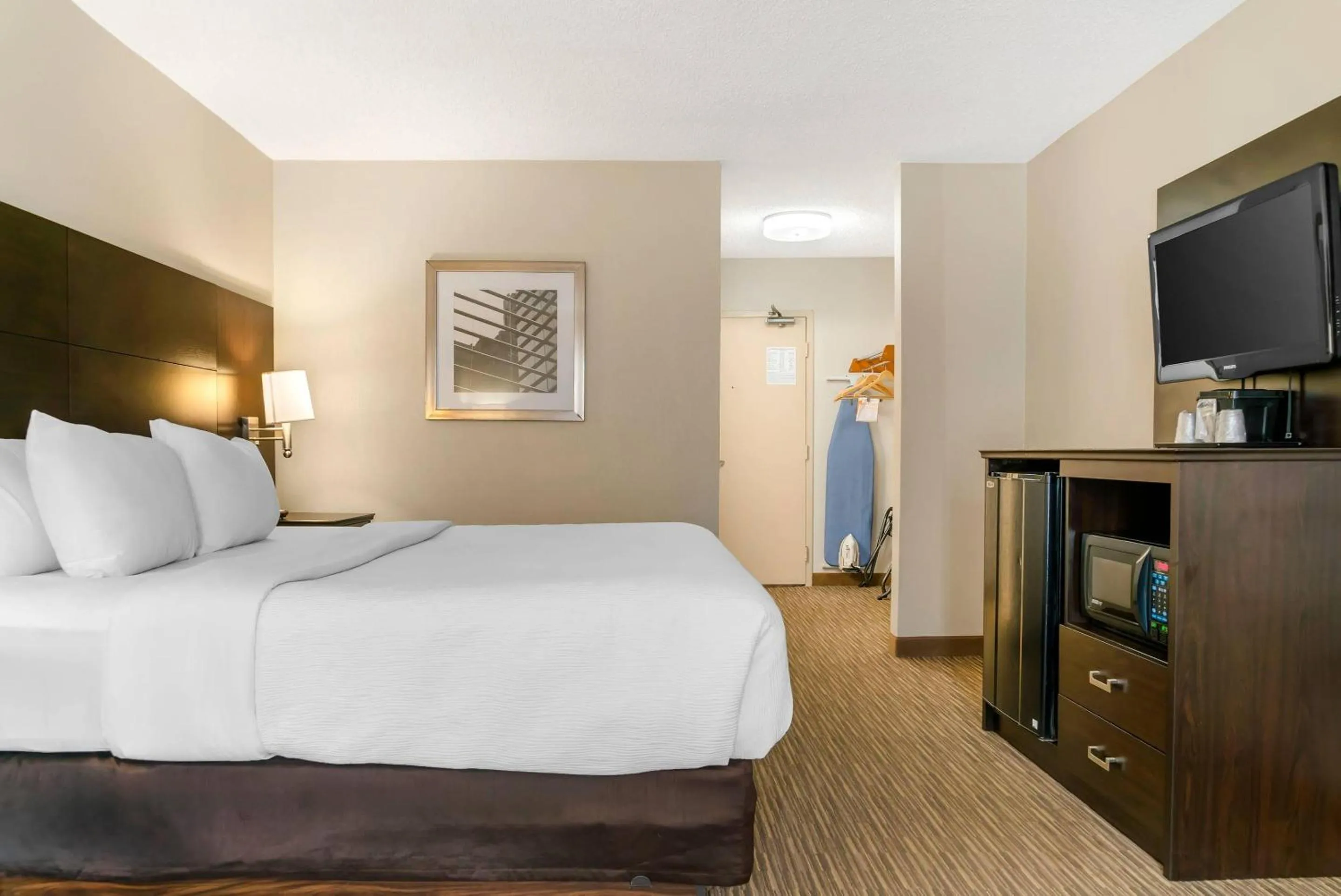 Bedroom, Bed in Quality Inn & Suites Monroe