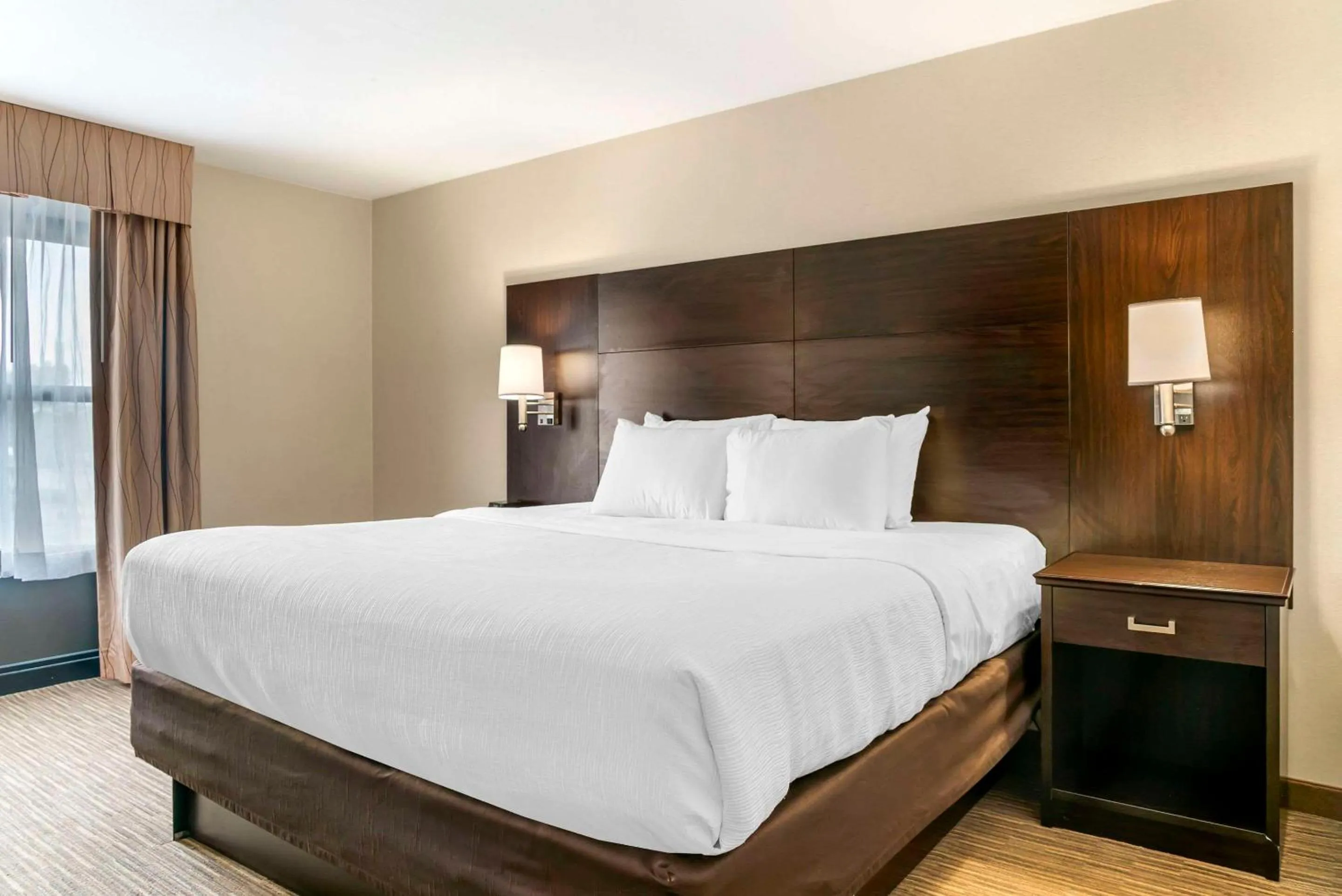 Bedroom, Bed in Quality Inn & Suites Monroe