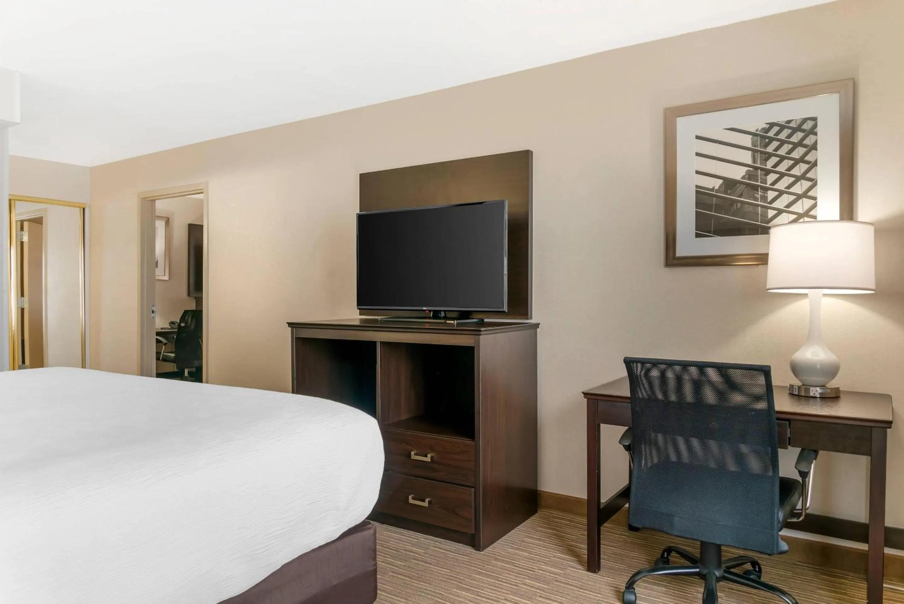 Bedroom, Bed in Quality Inn & Suites Monroe