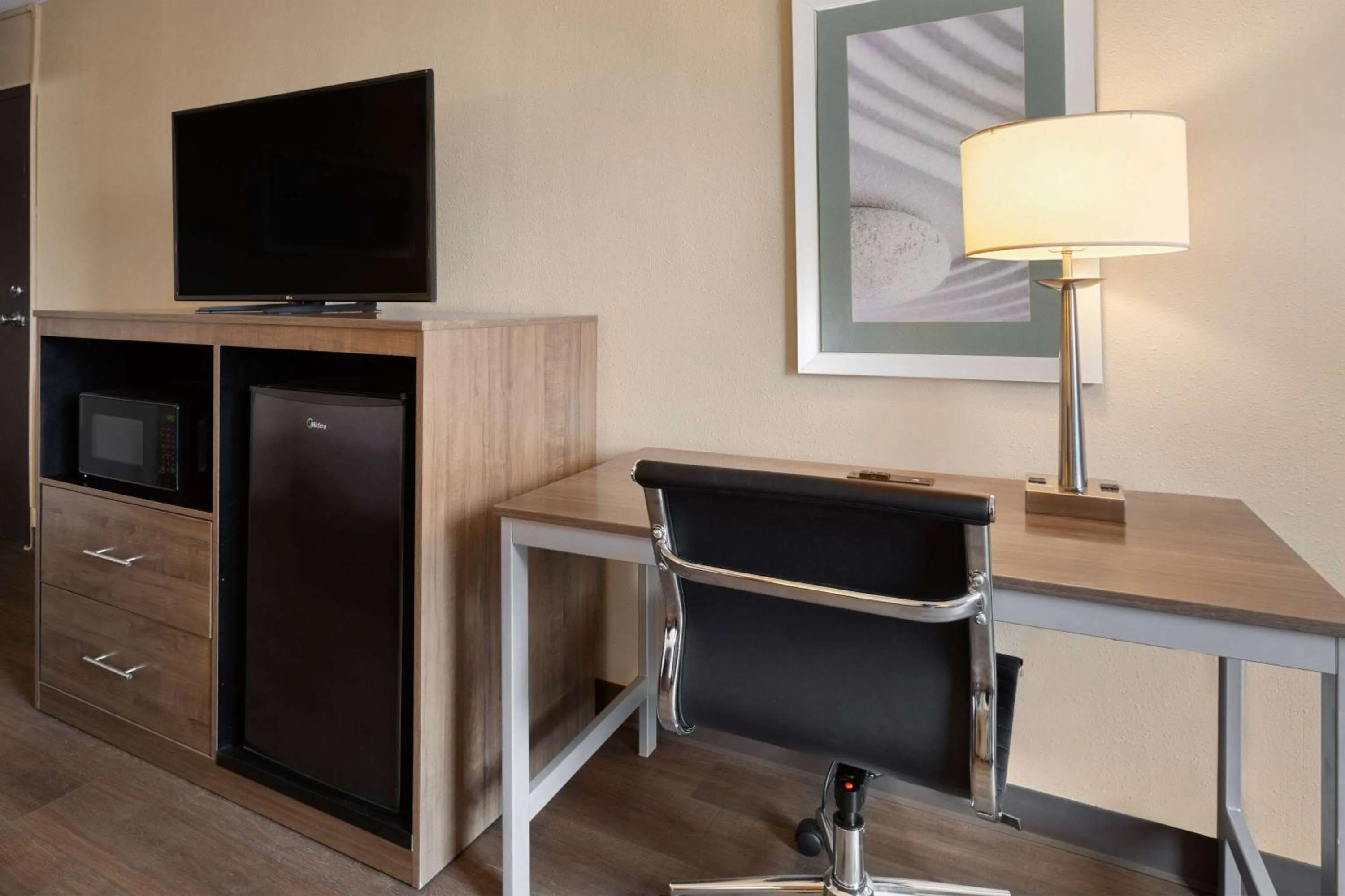 Photo of the whole room in Wingate by Wyndham Troy