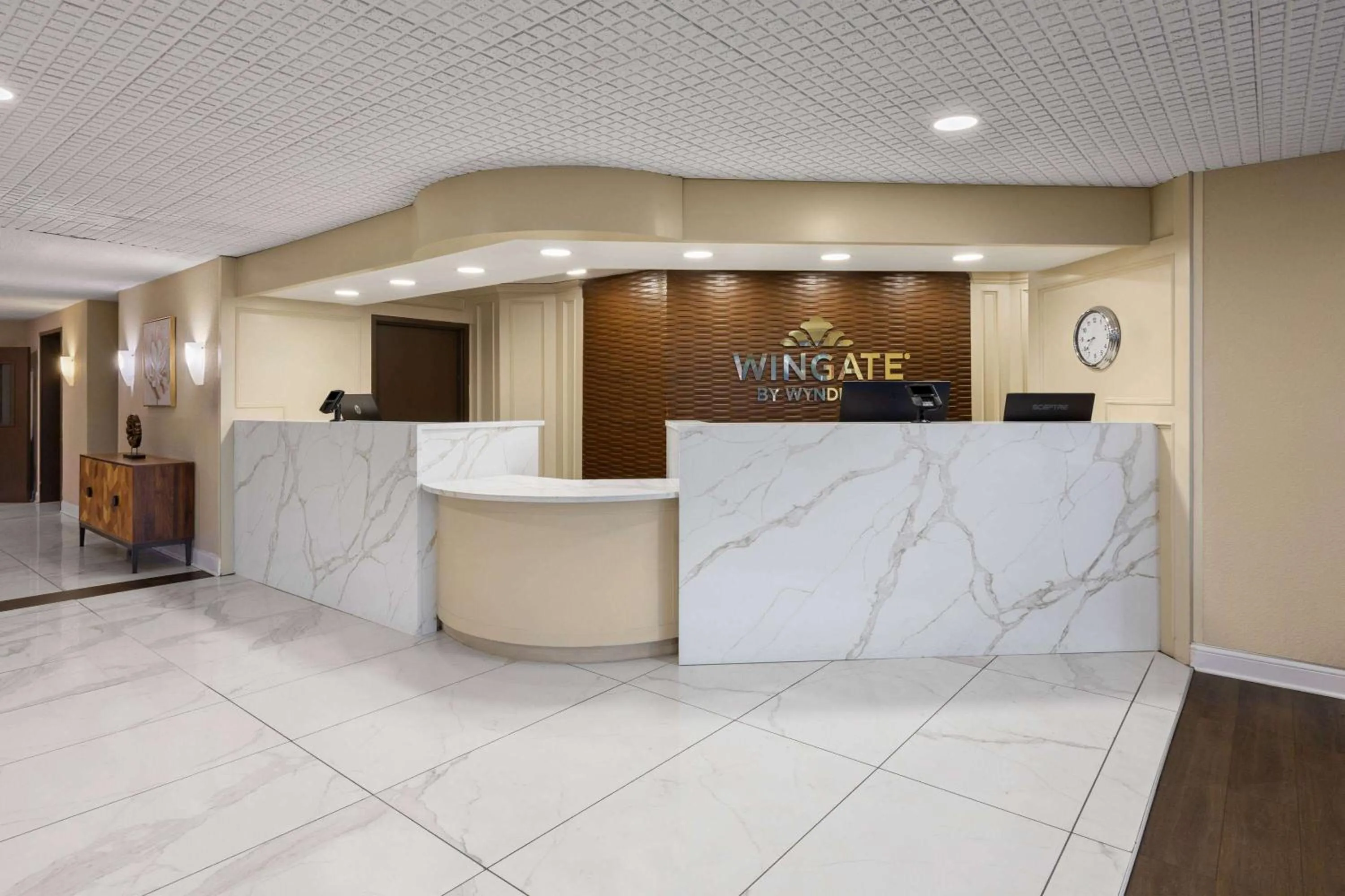 Lobby or reception in Wingate by Wyndham Troy