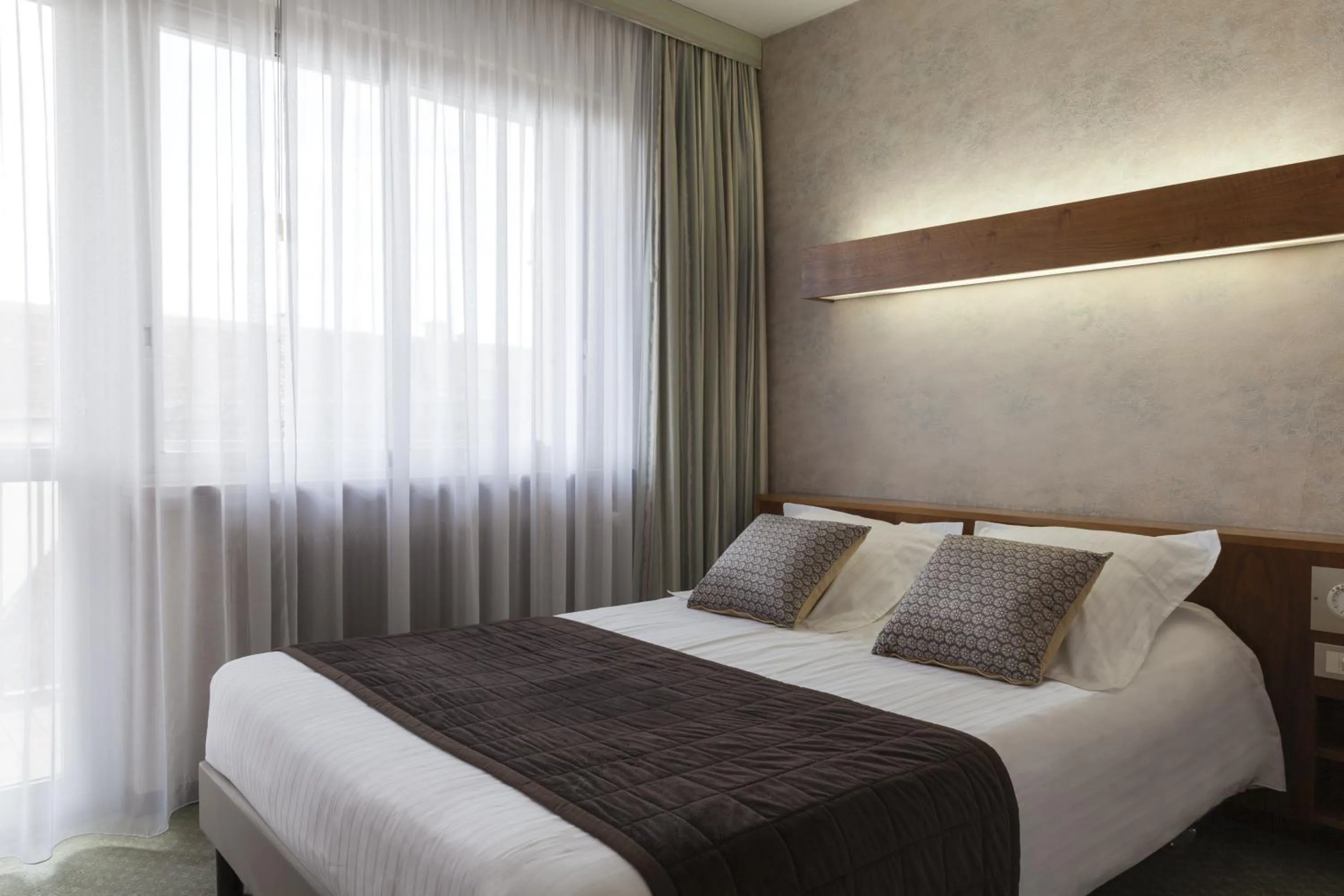 Bedroom, Bed in Hotel Munsch Restaurant & Wellness, Colmar Nord - Haut-Koenigsbourg