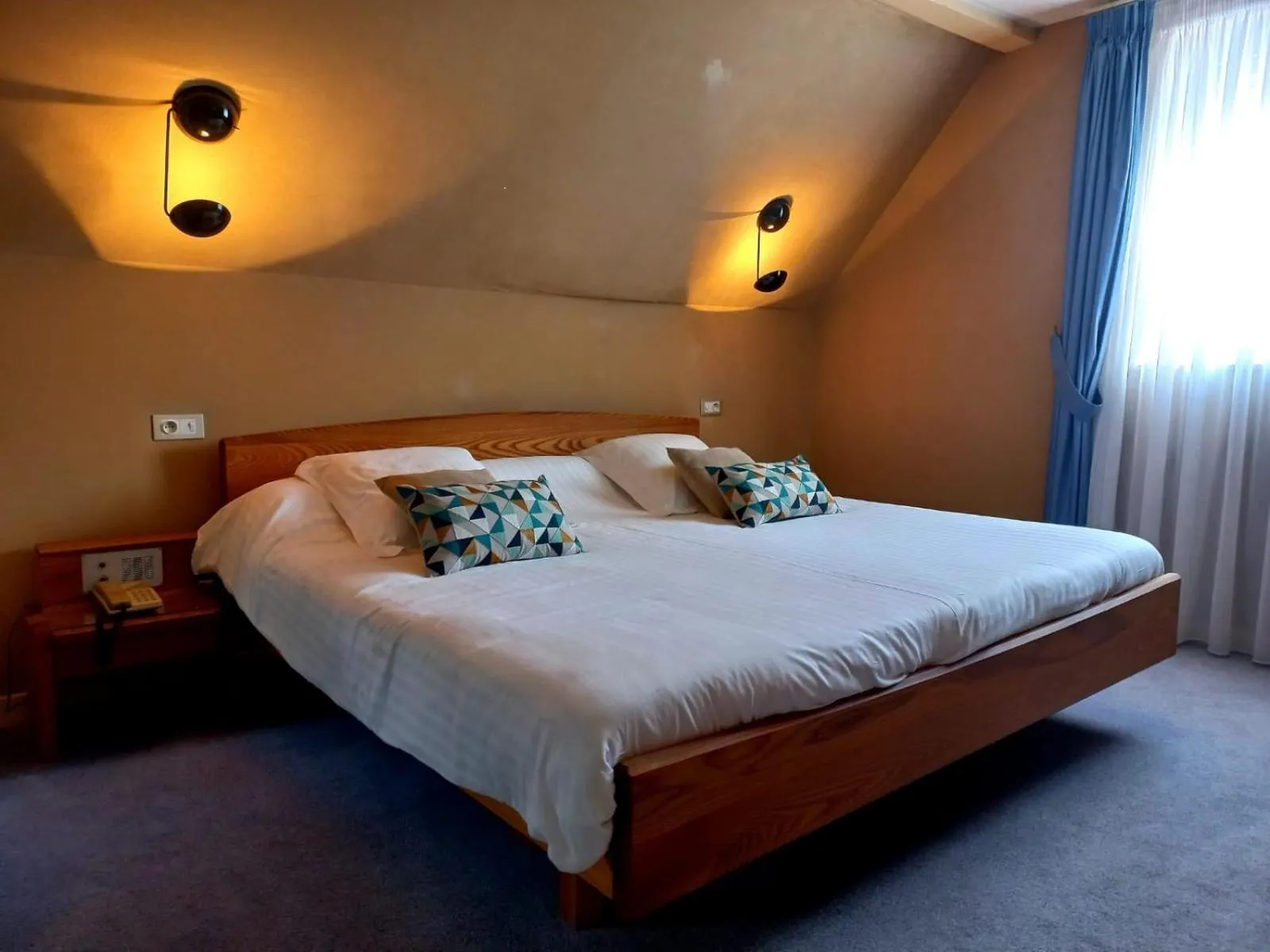 Bed in Hotel Munsch Restaurant & Wellness, Colmar Nord - Haut-Koenigsbourg