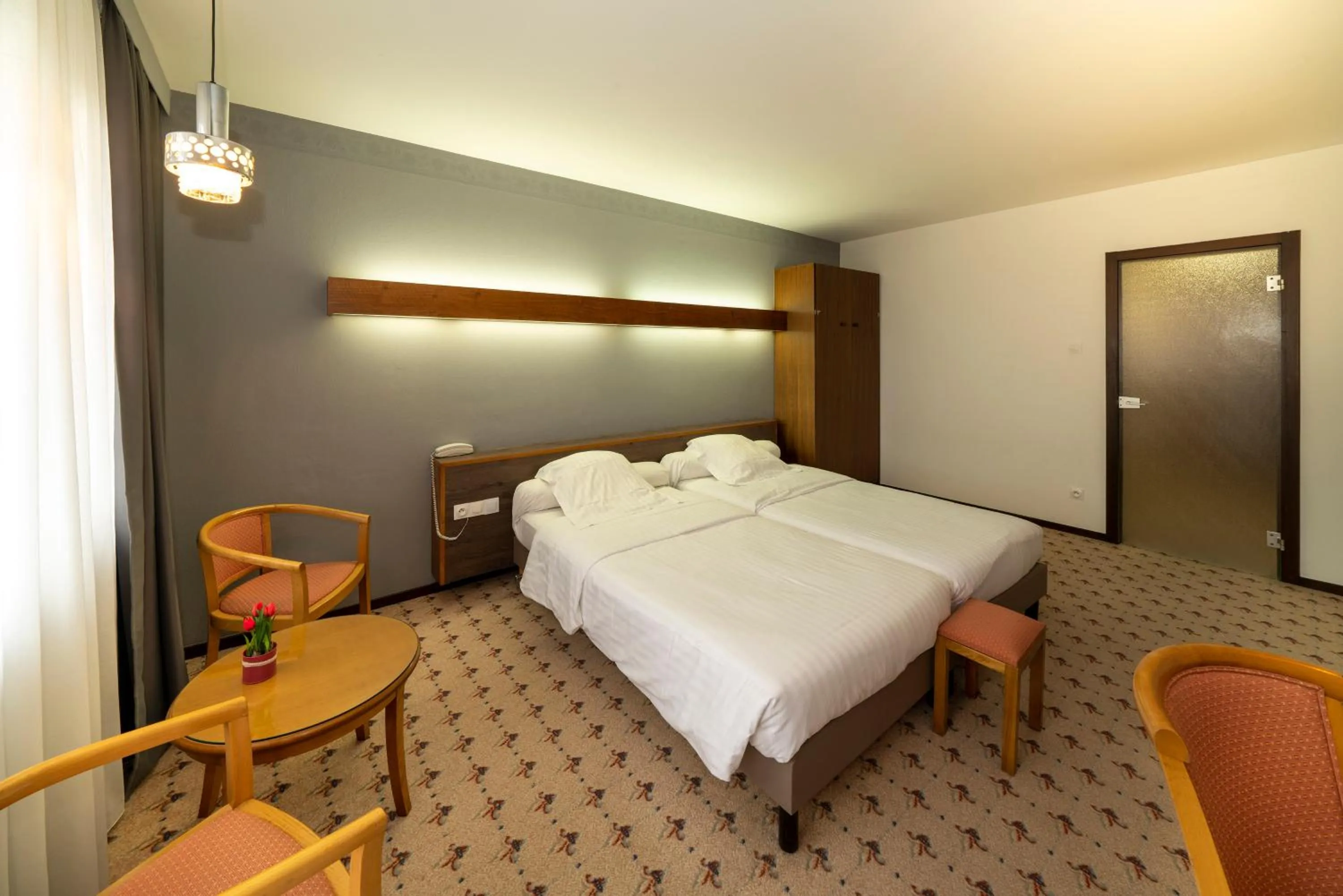 Bed in Hotel Munsch Restaurant & Wellness, Colmar Nord - Haut-Koenigsbourg